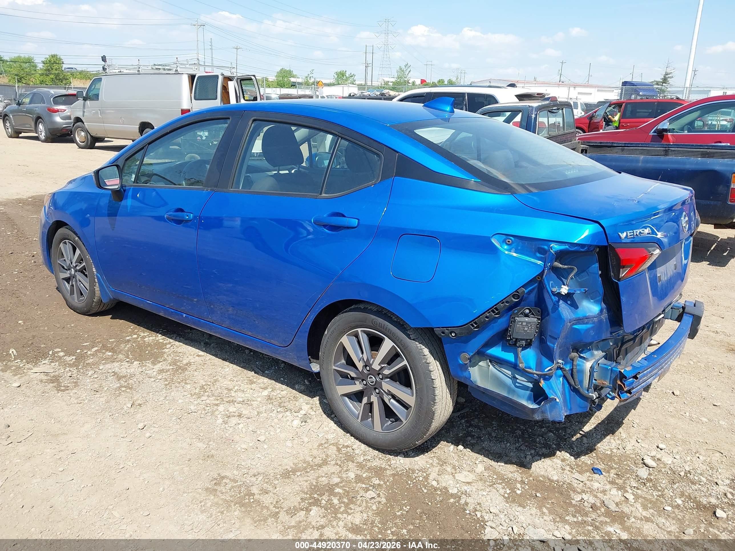 NISSAN VERSA image 3