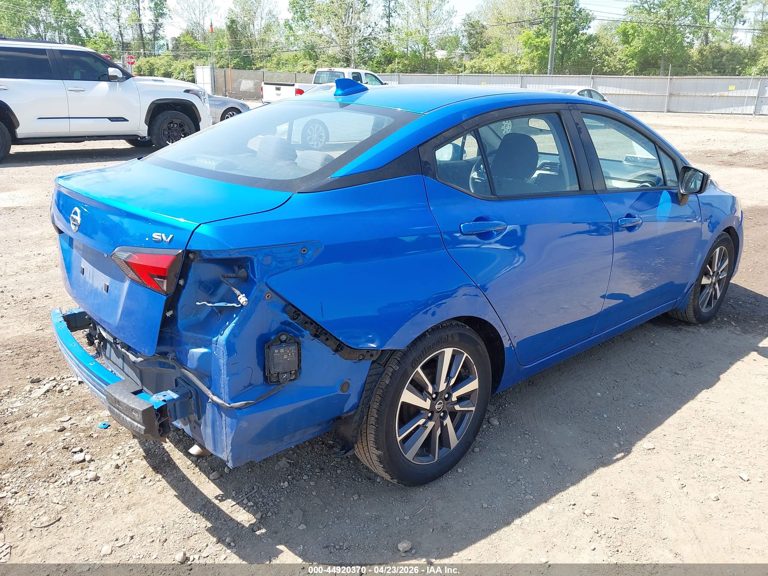 NISSAN VERSA image 4