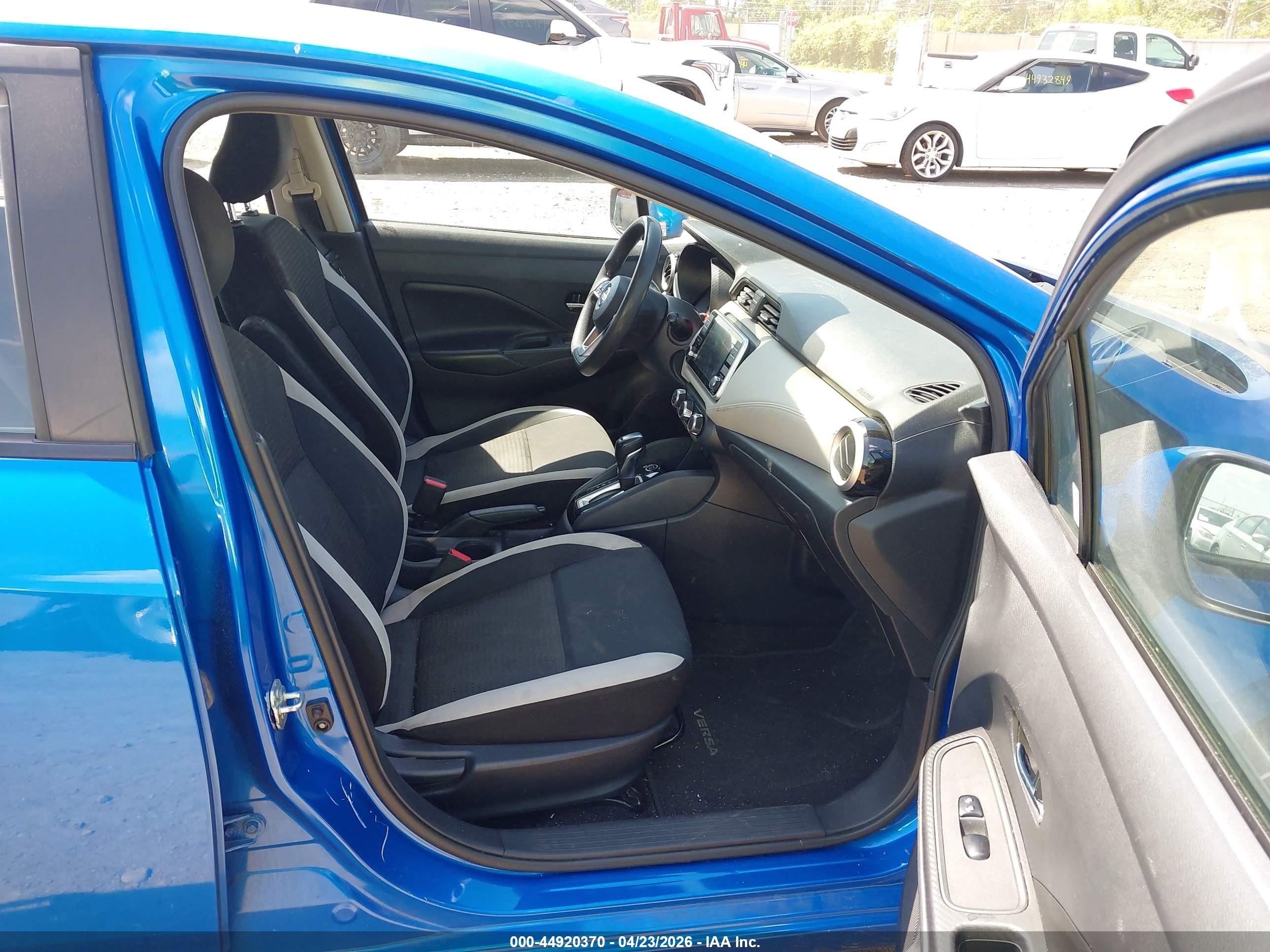 NISSAN VERSA image 5