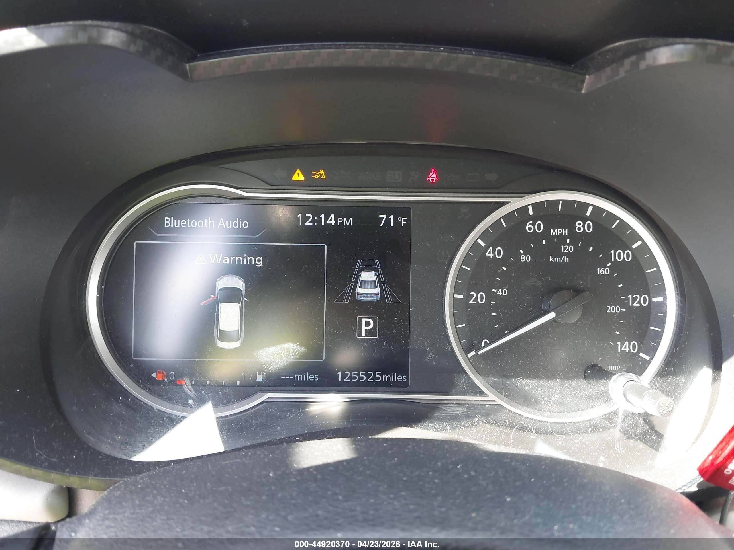 NISSAN VERSA image 7