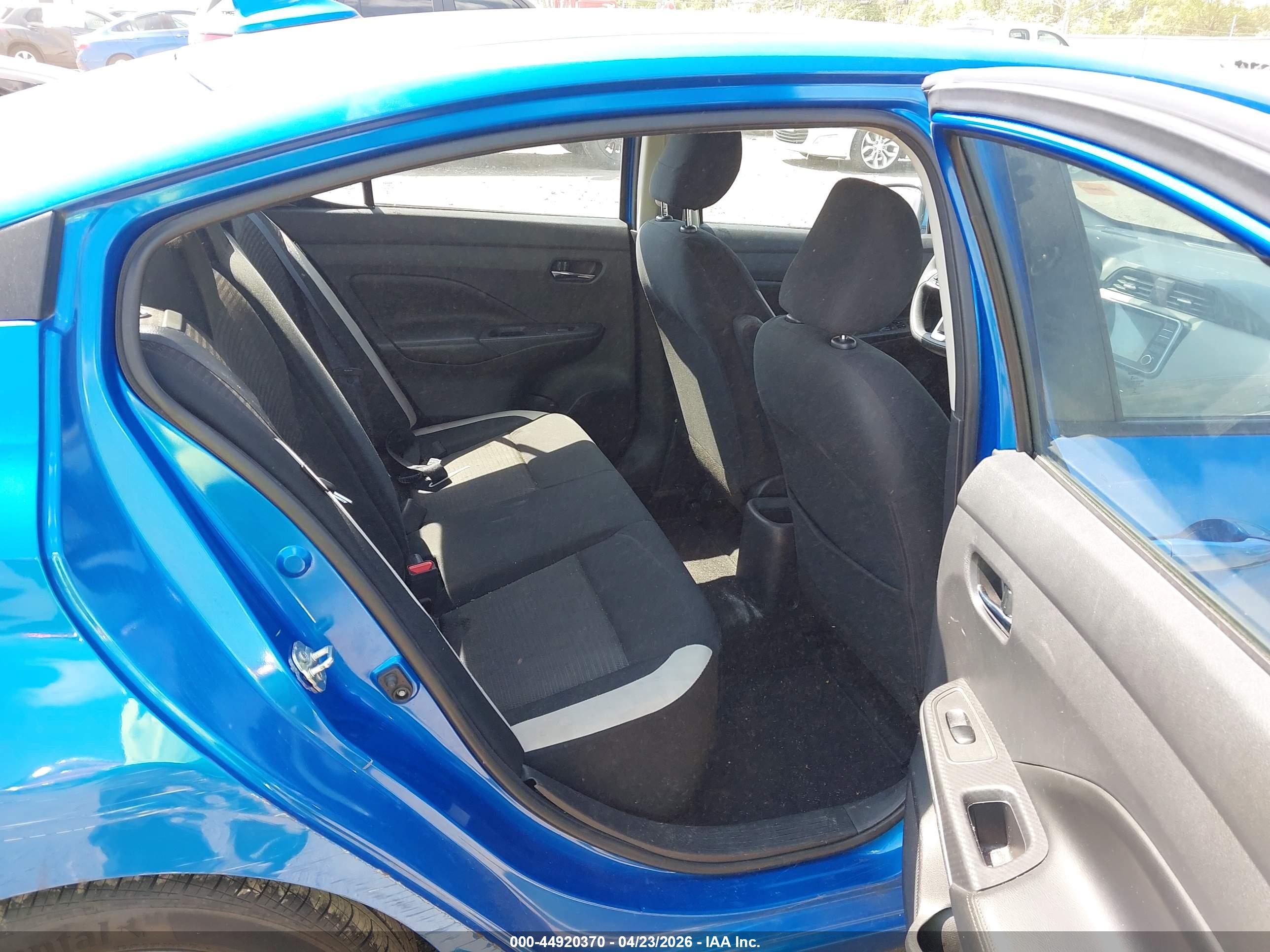 NISSAN VERSA image 8