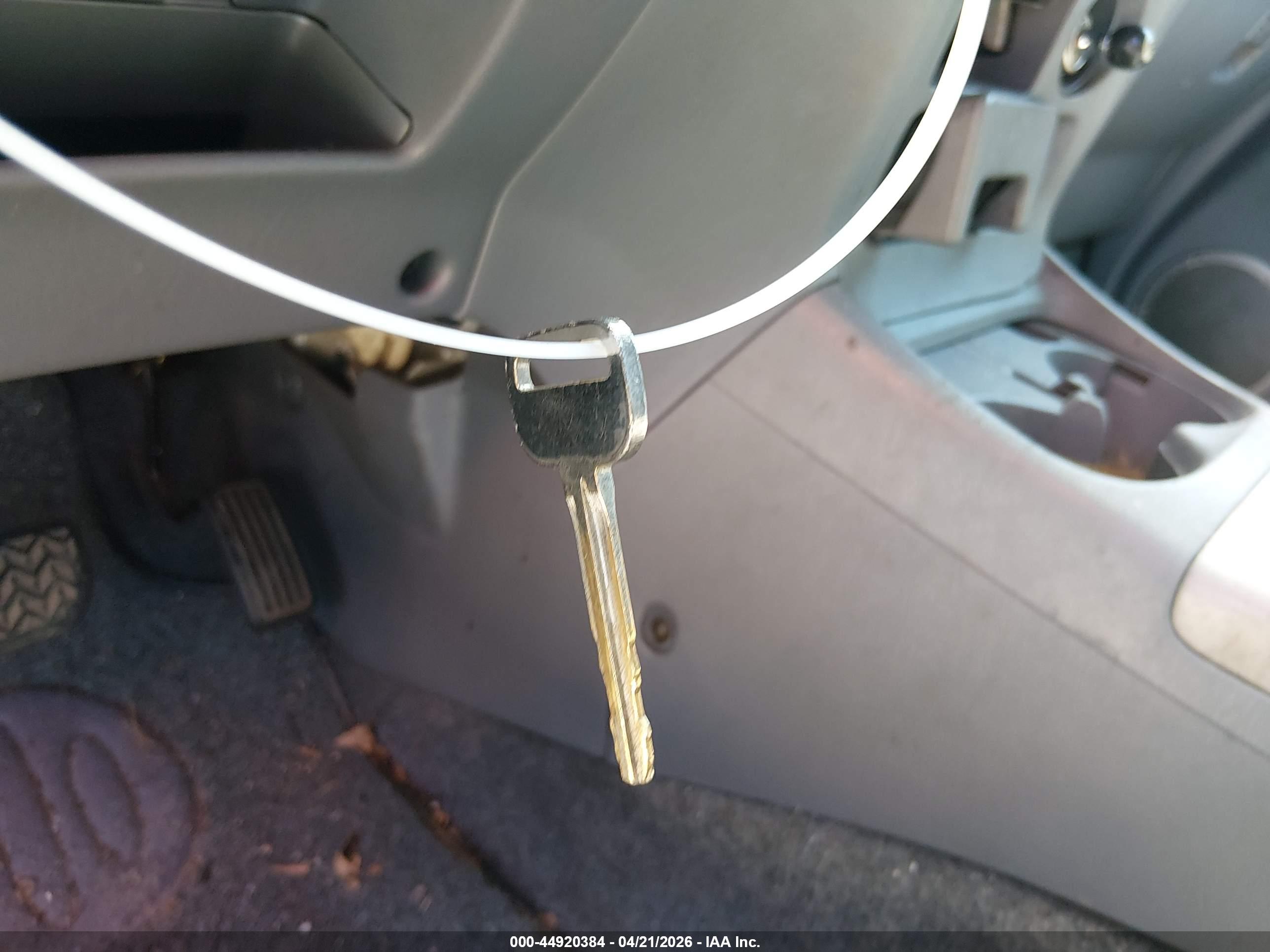 TOYOTA RAV4 image 11