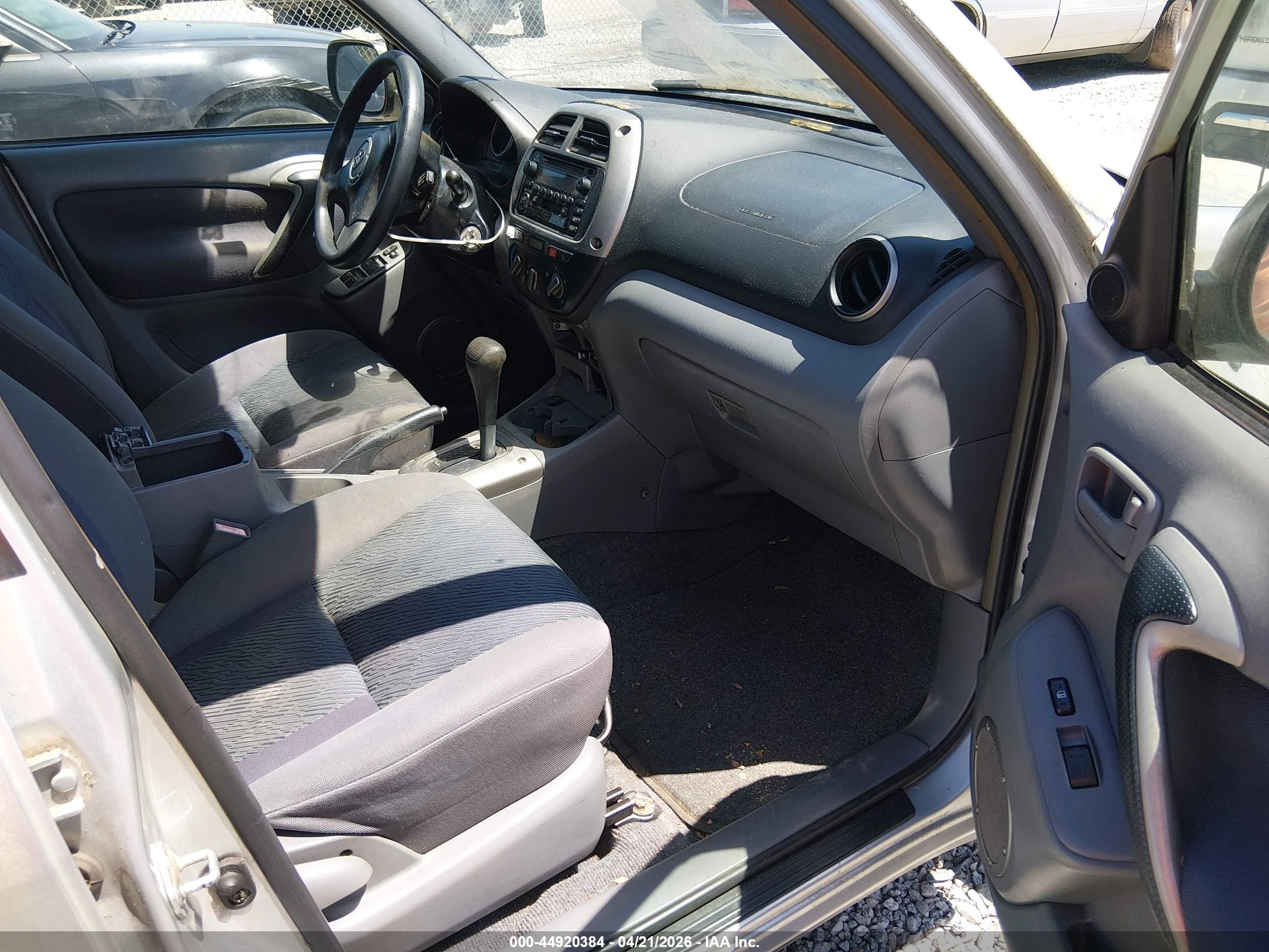TOYOTA RAV4 image 5