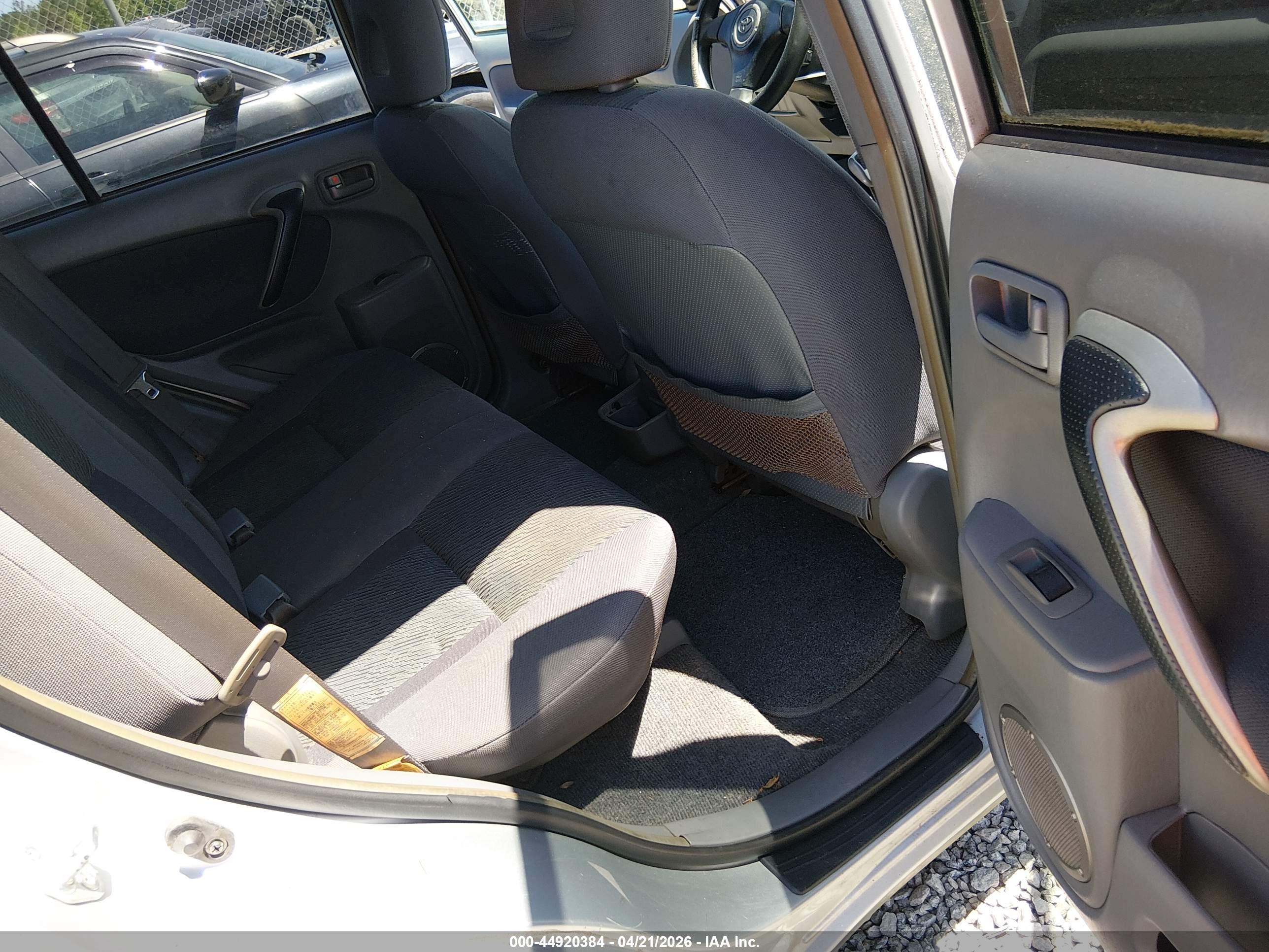 TOYOTA RAV4 image 8