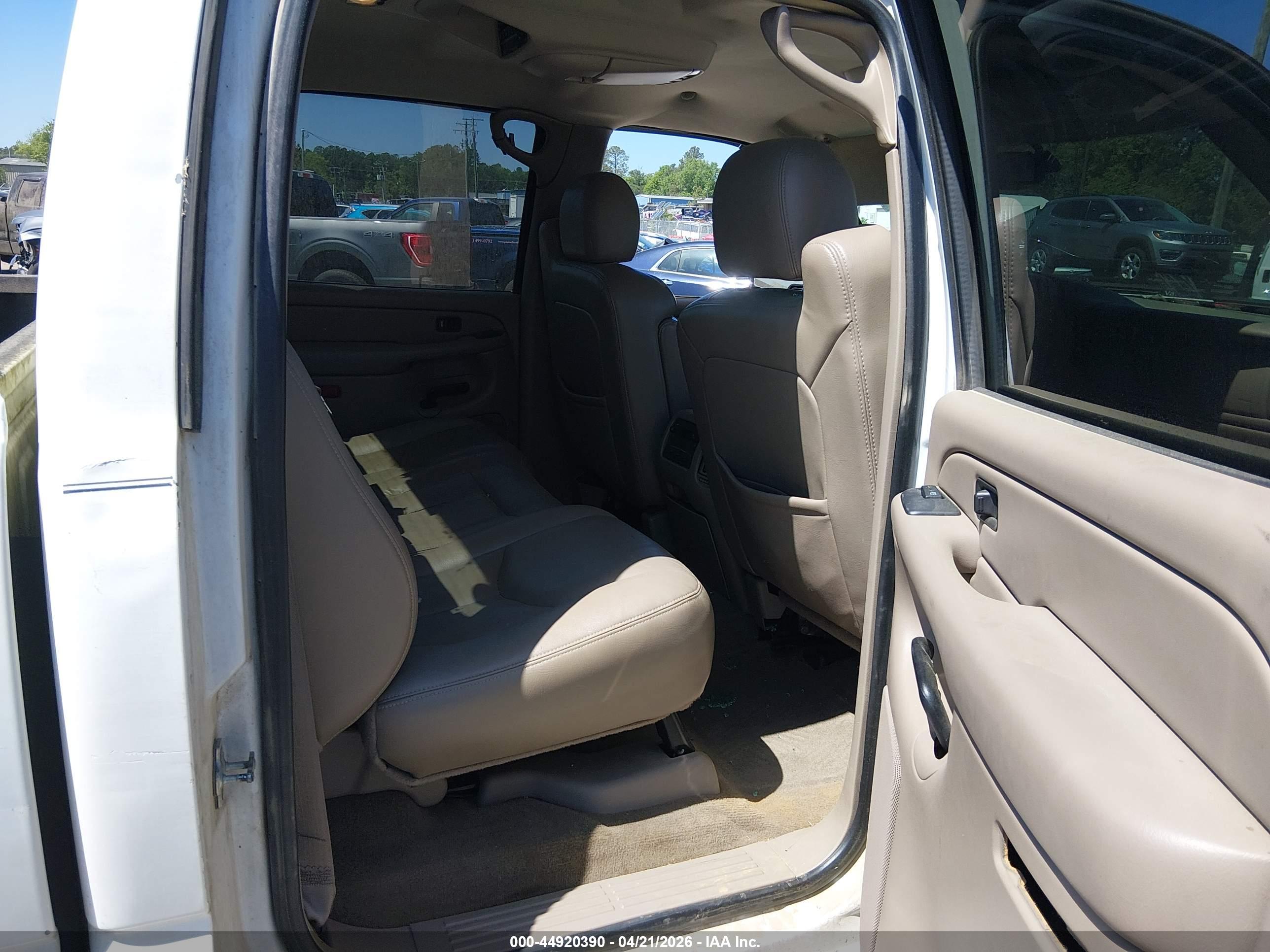 CHEVROLET SILVERADO image 8