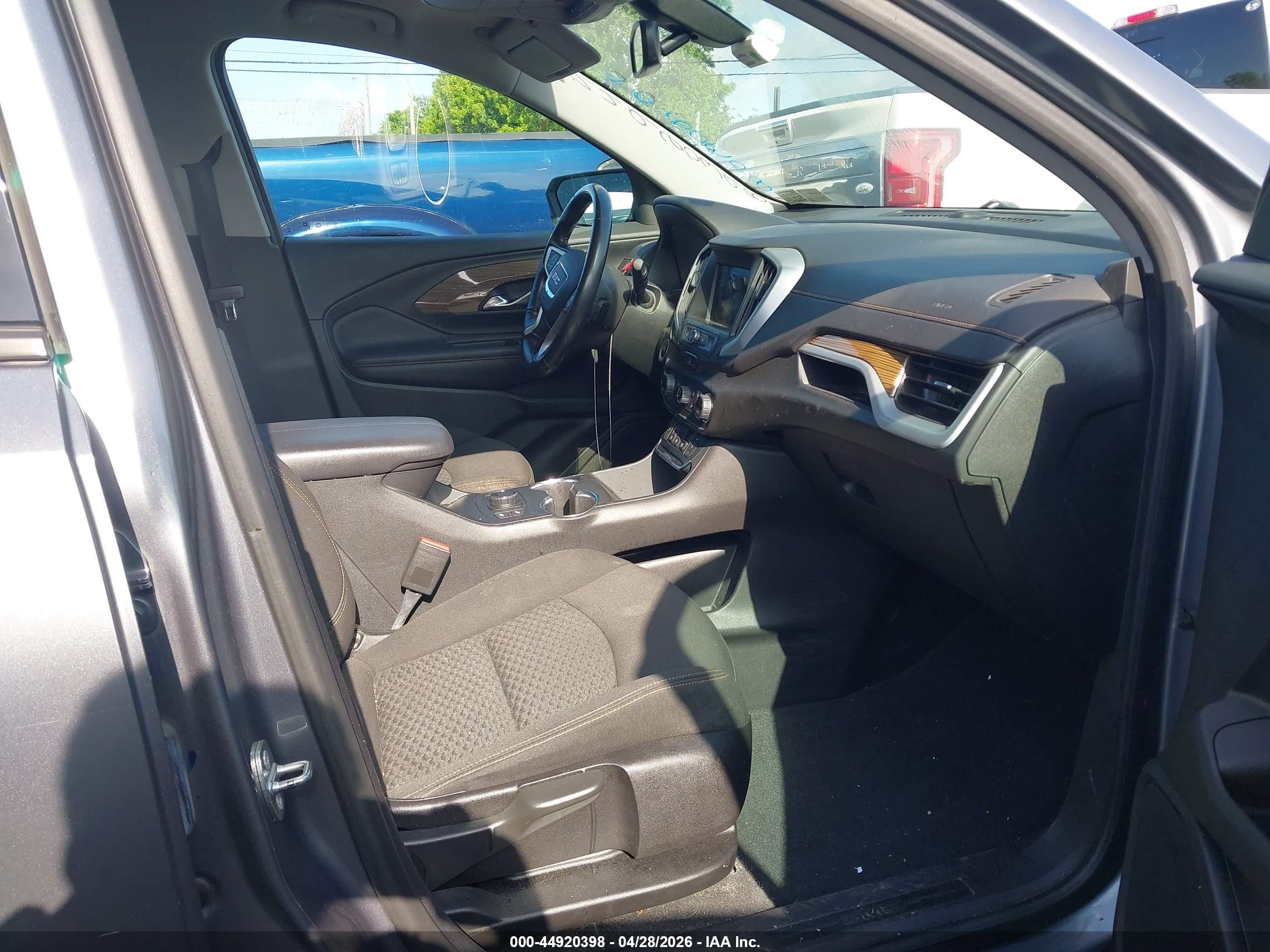 GMC TERRAIN image 5
