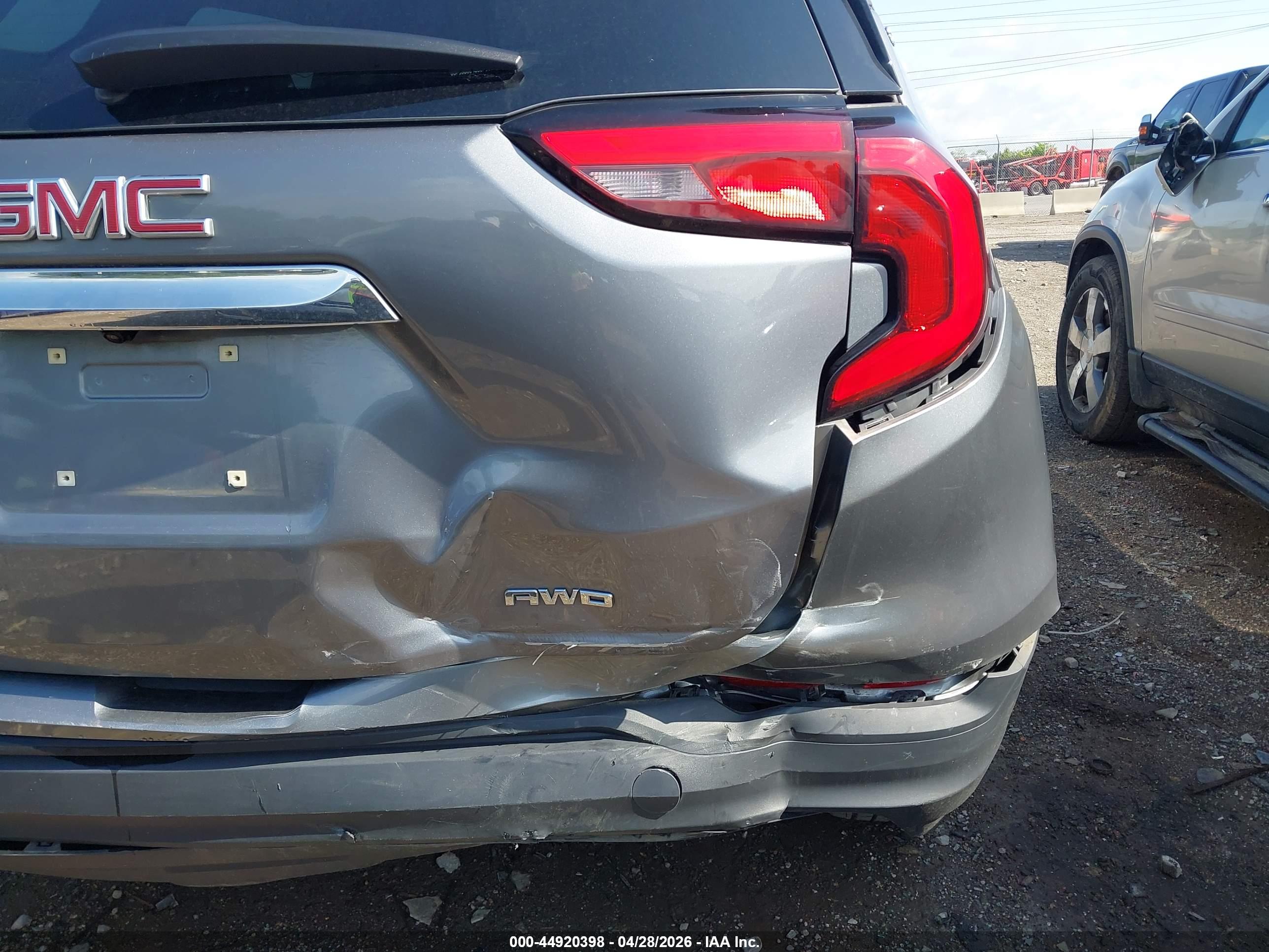 GMC TERRAIN image 6