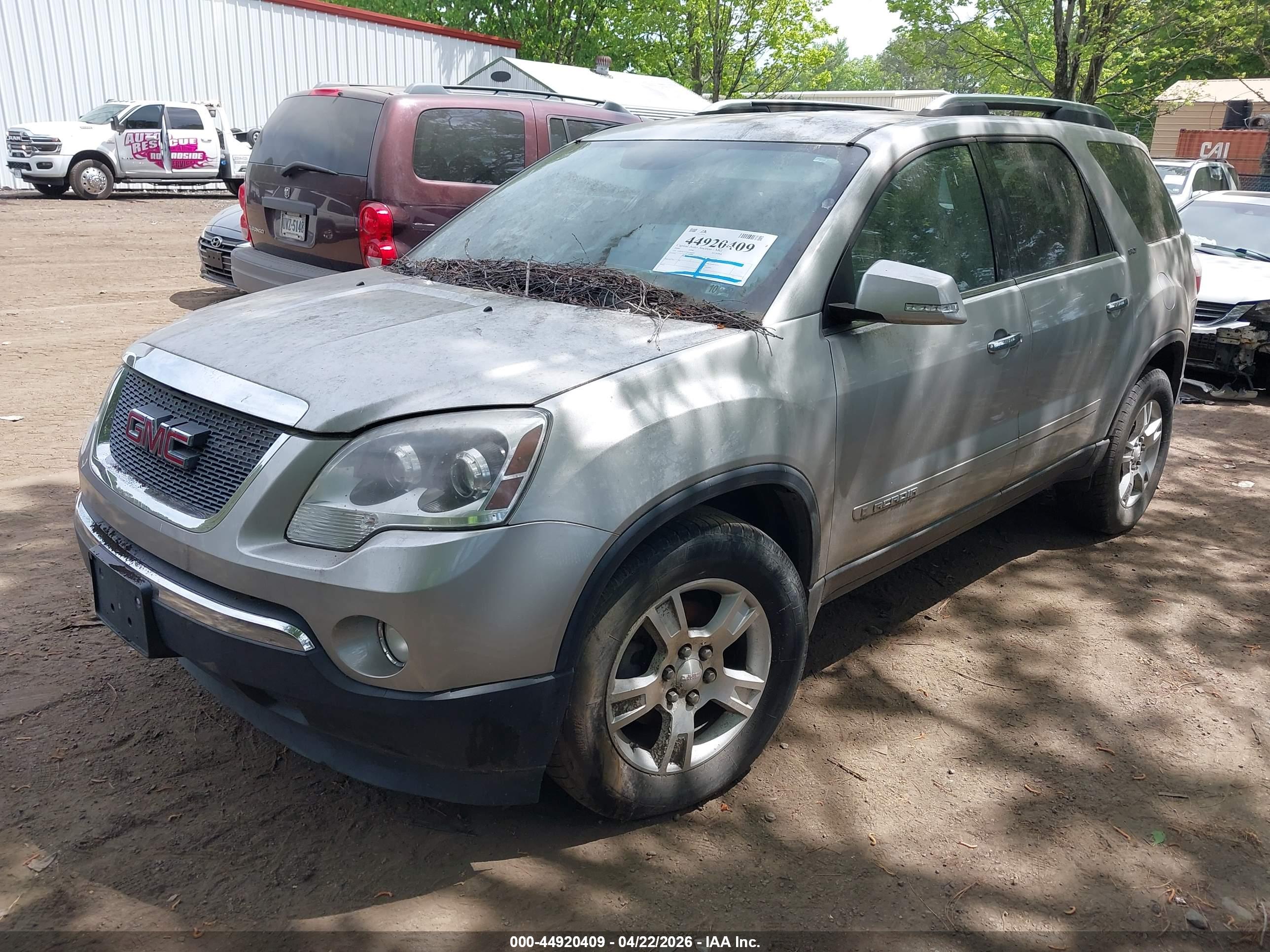 GMC ACADIA image 2