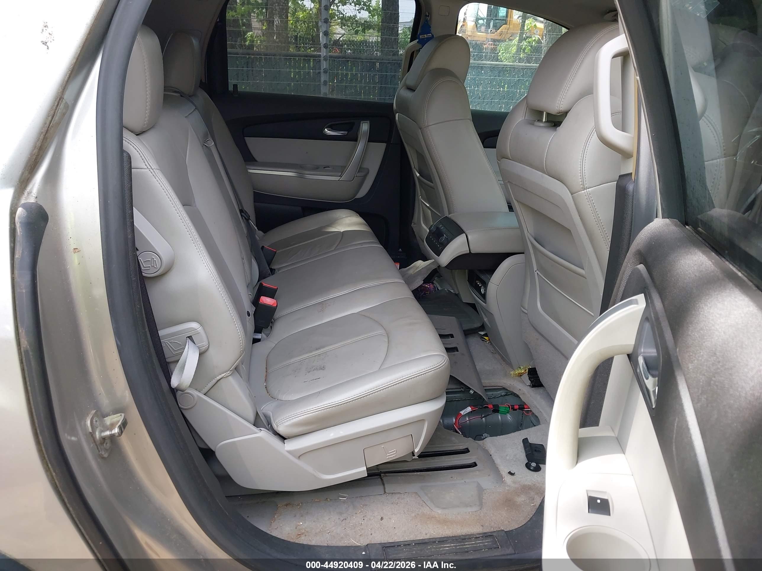 GMC ACADIA image 8