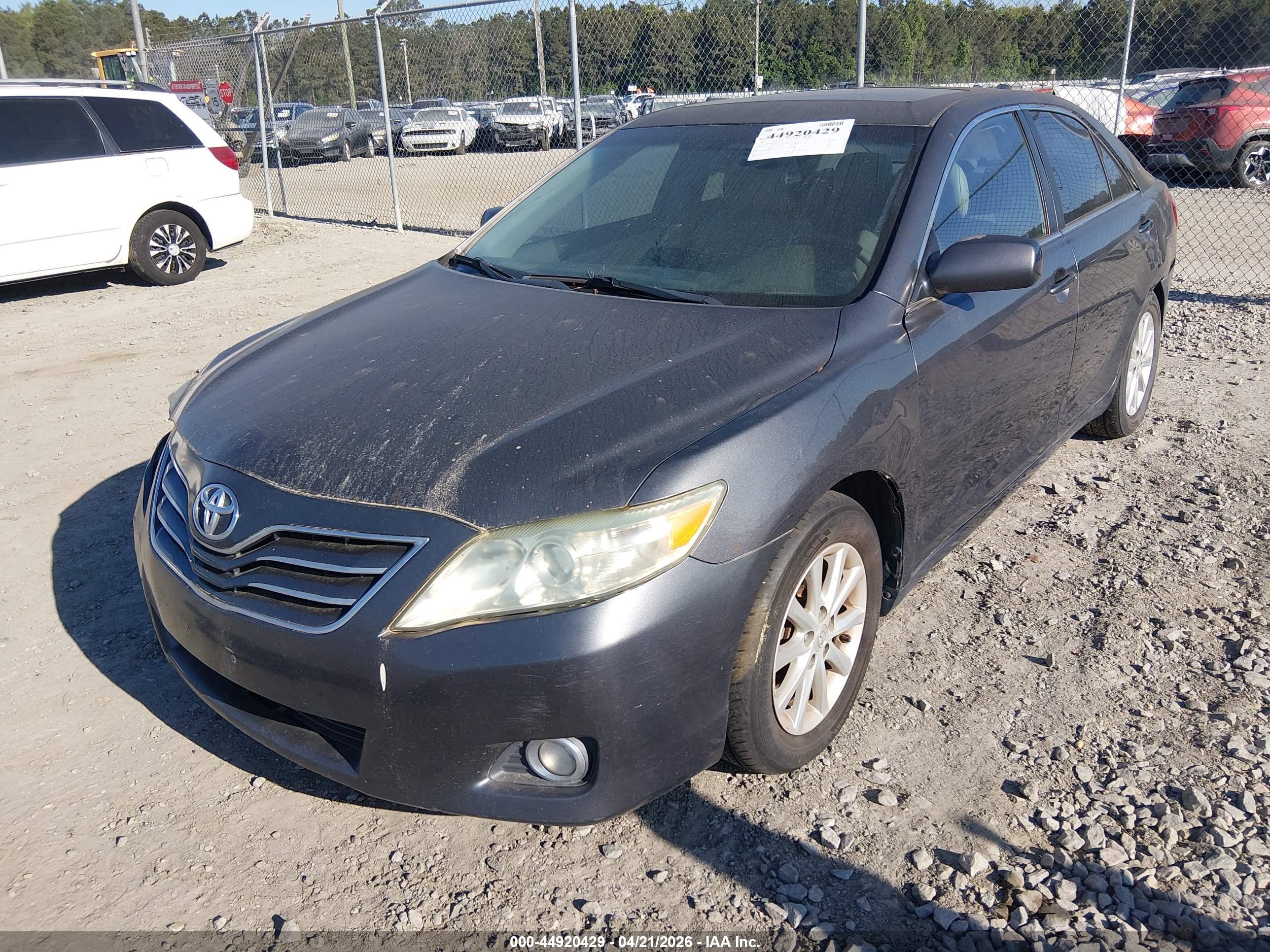 TOYOTA CAMRY image 2