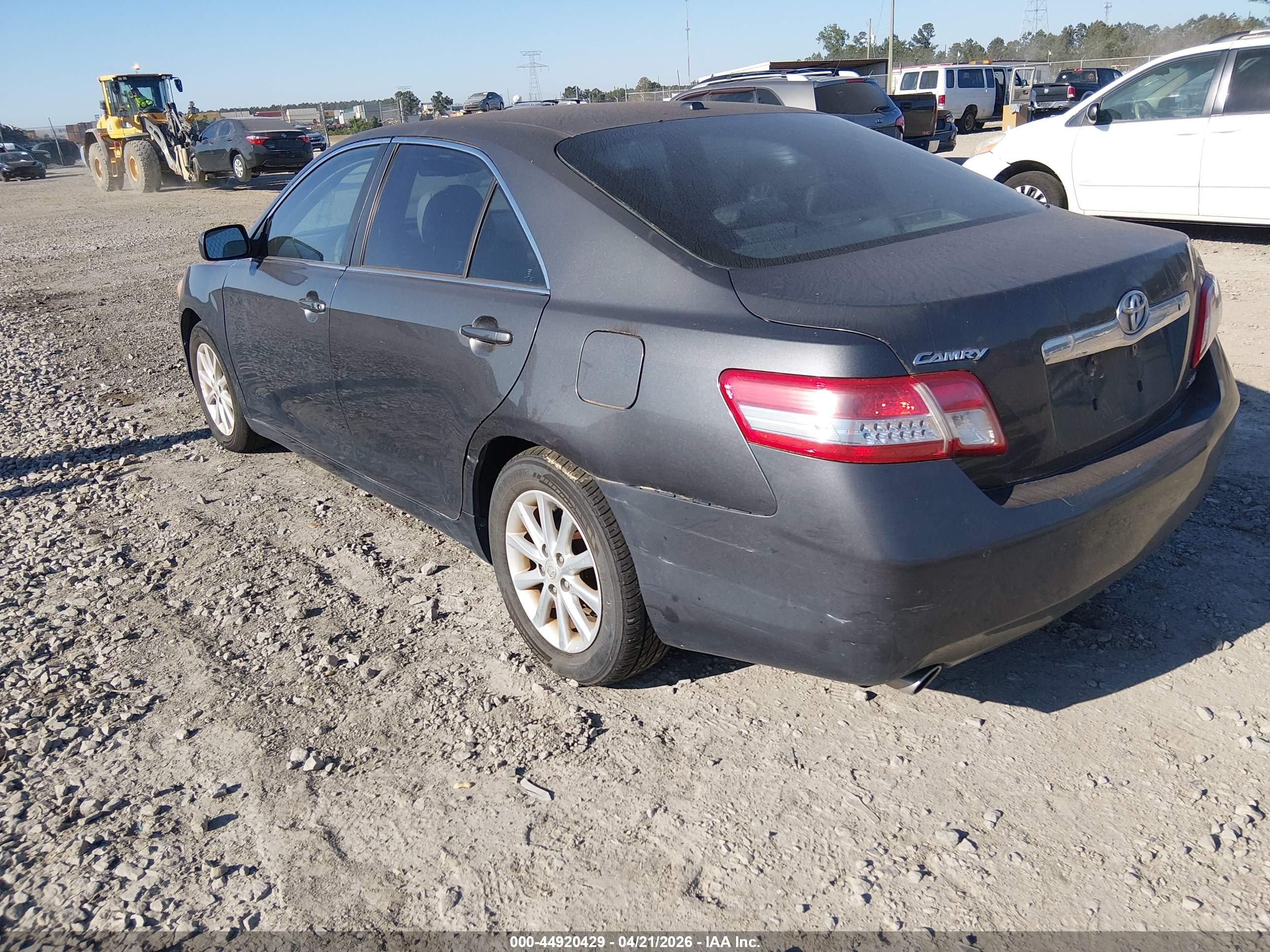 TOYOTA CAMRY image 3