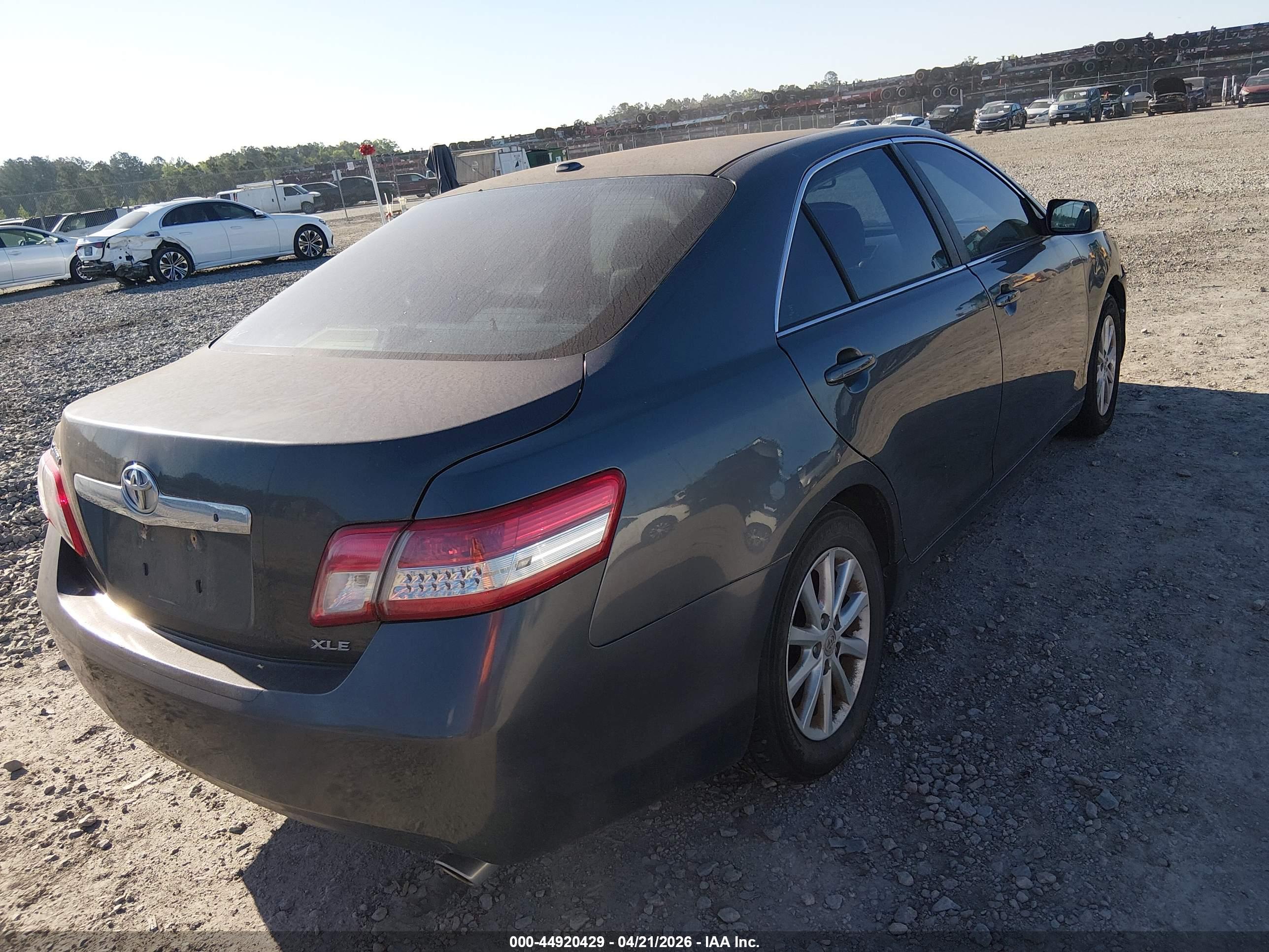 TOYOTA CAMRY image 4