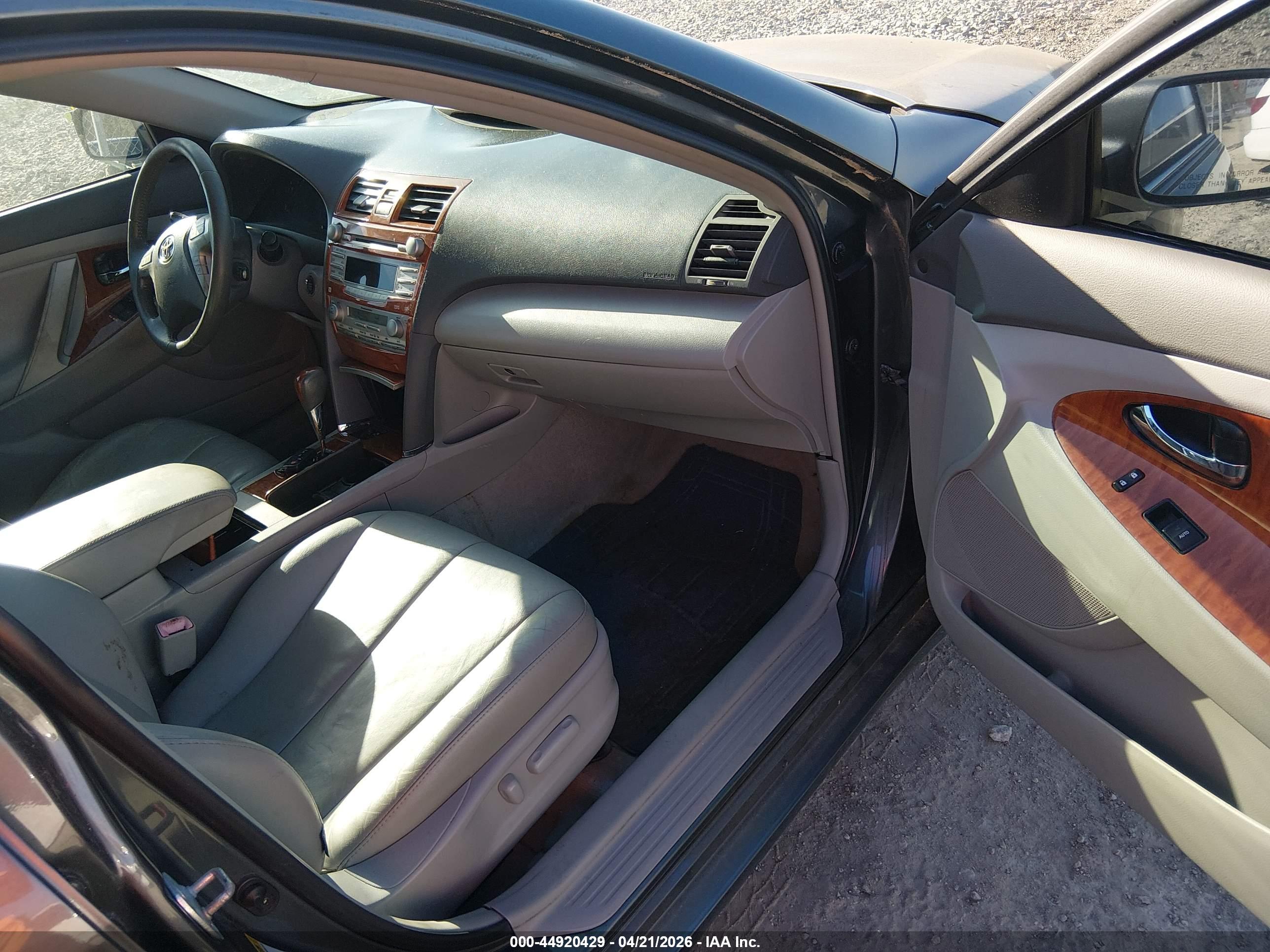 TOYOTA CAMRY image 5
