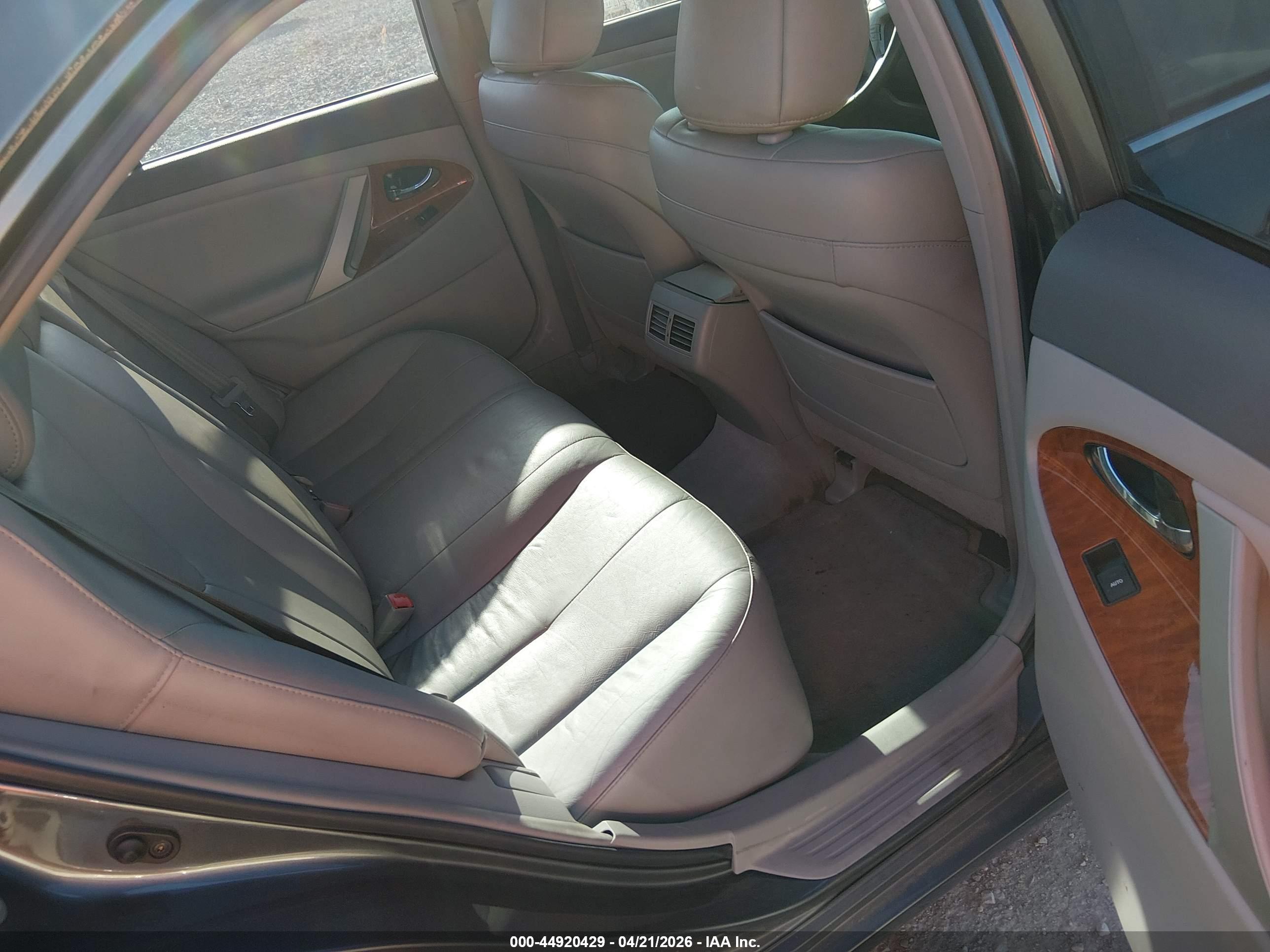 TOYOTA CAMRY image 8