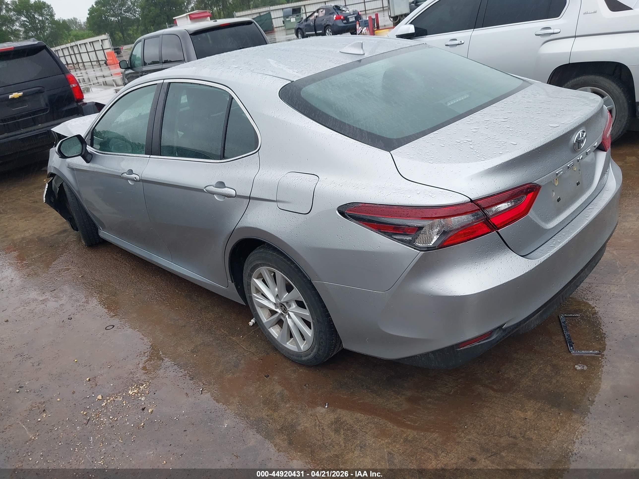 TOYOTA CAMRY image 3