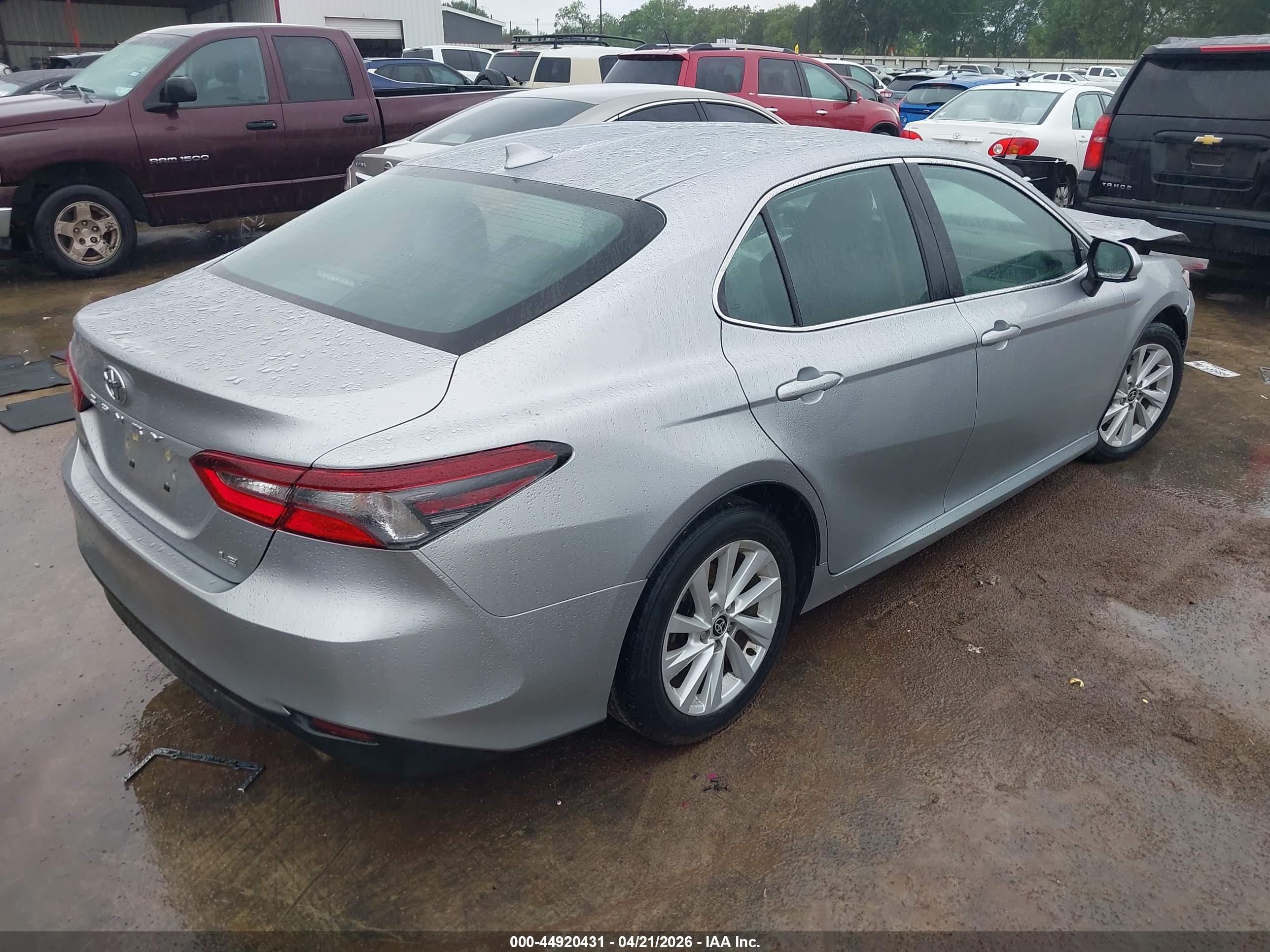 TOYOTA CAMRY image 4