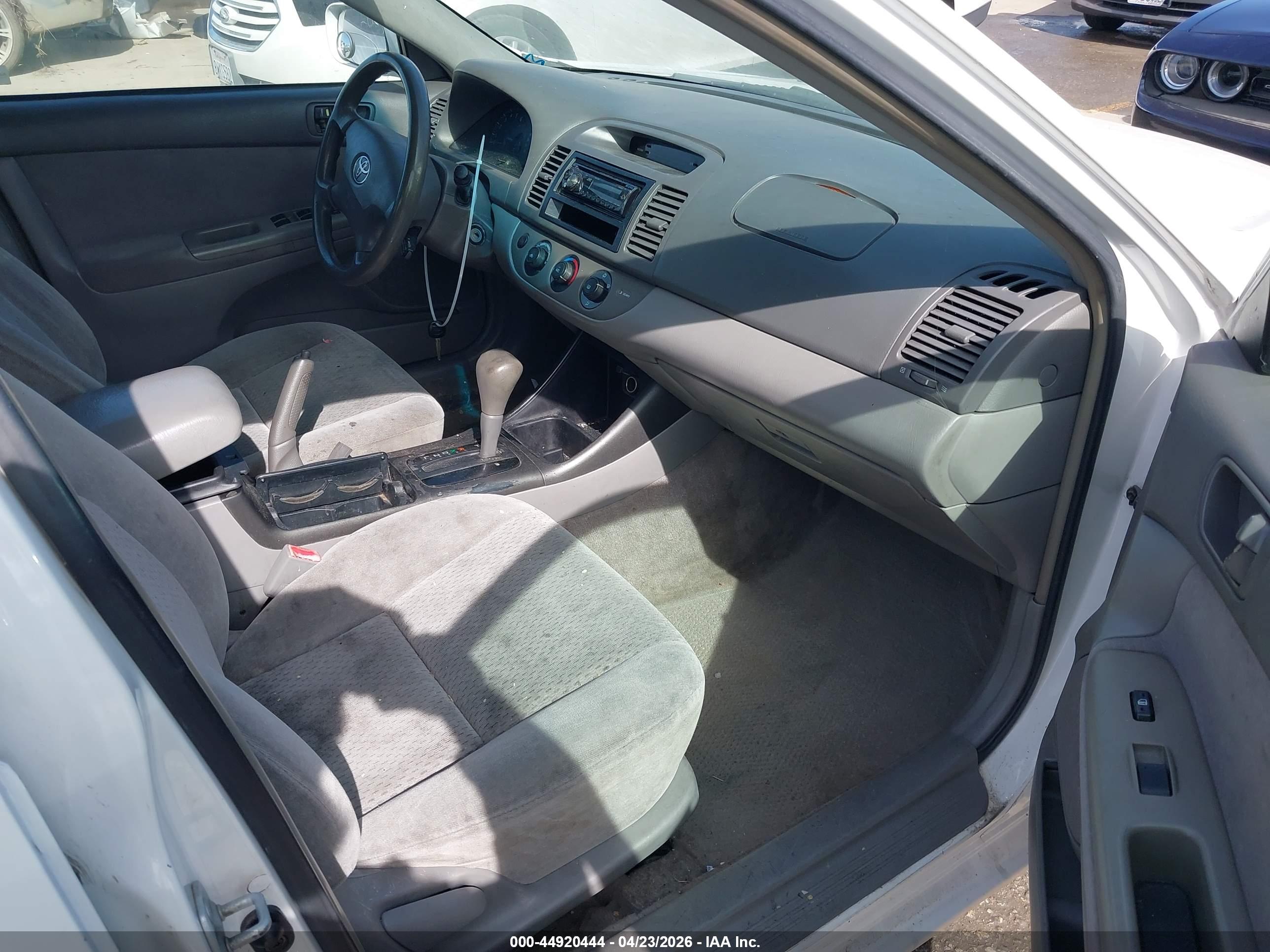 TOYOTA CAMRY image 5