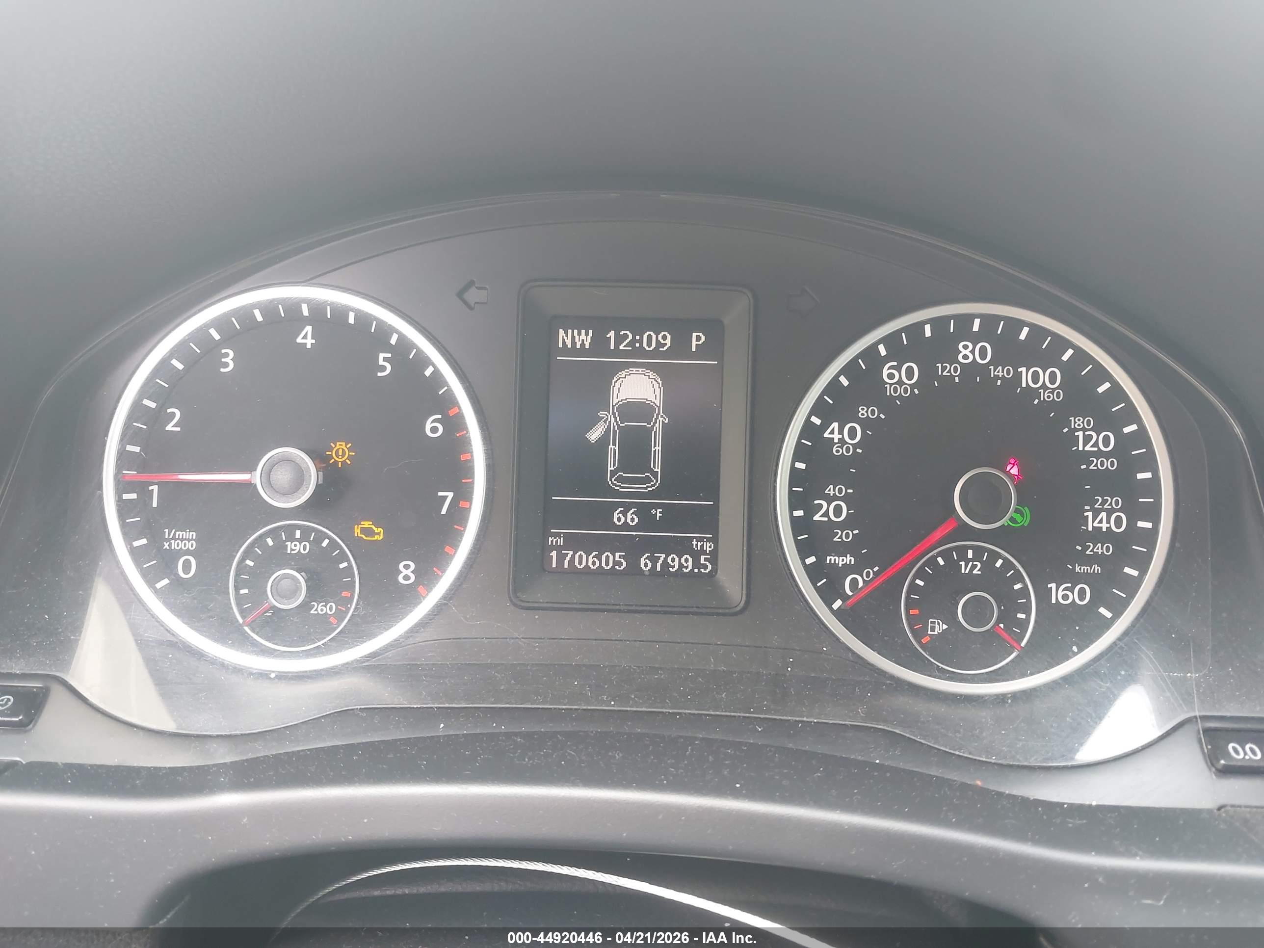VOLKSWAGEN TIGUAN image 7