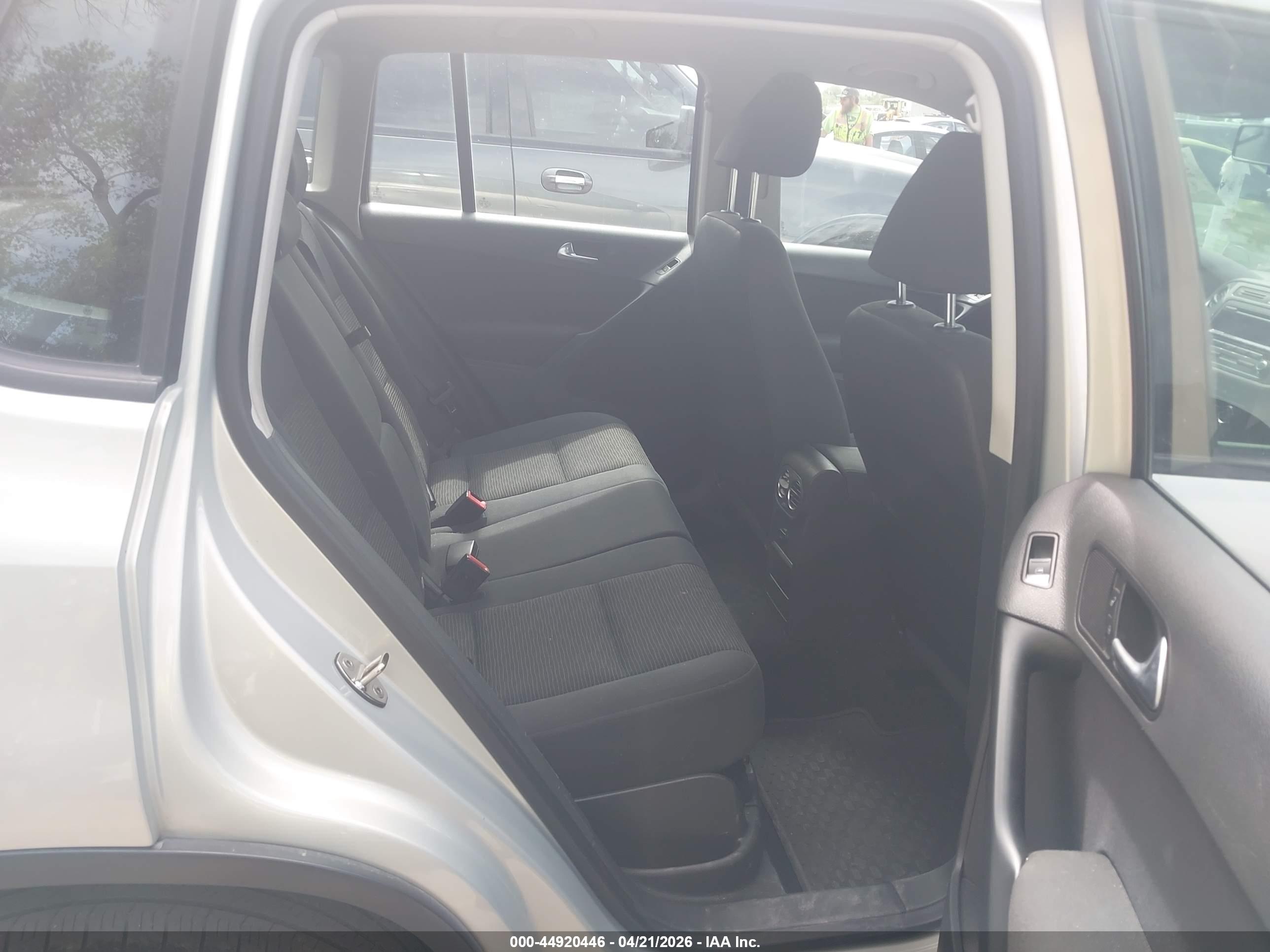 VOLKSWAGEN TIGUAN image 8