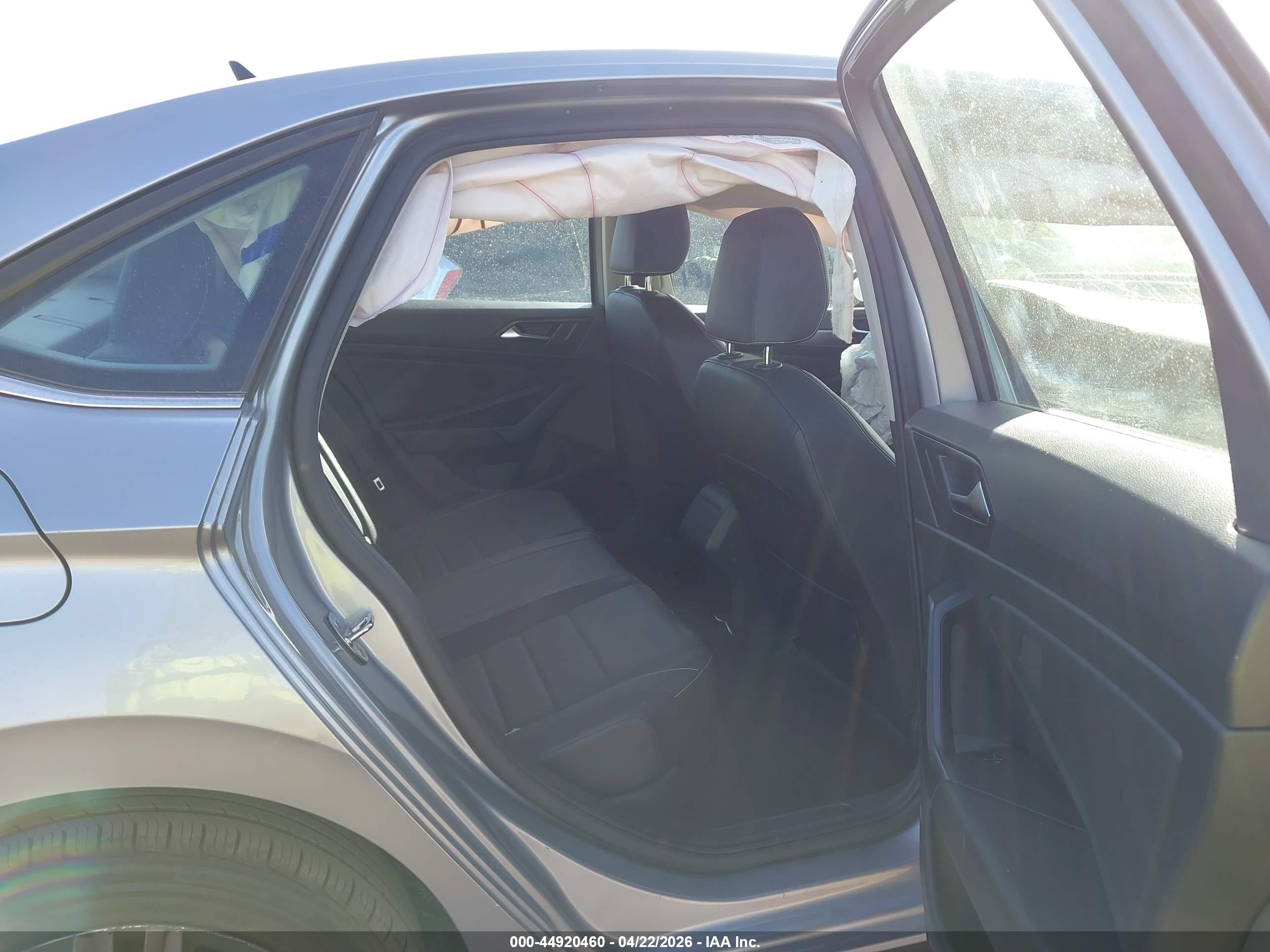 VOLKSWAGEN JETTA image 8
