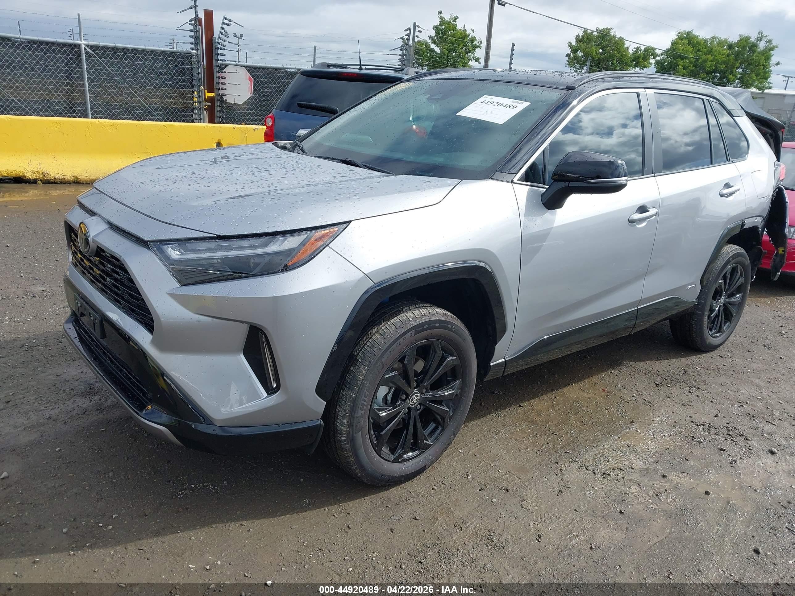 TOYOTA RAV4 image 2