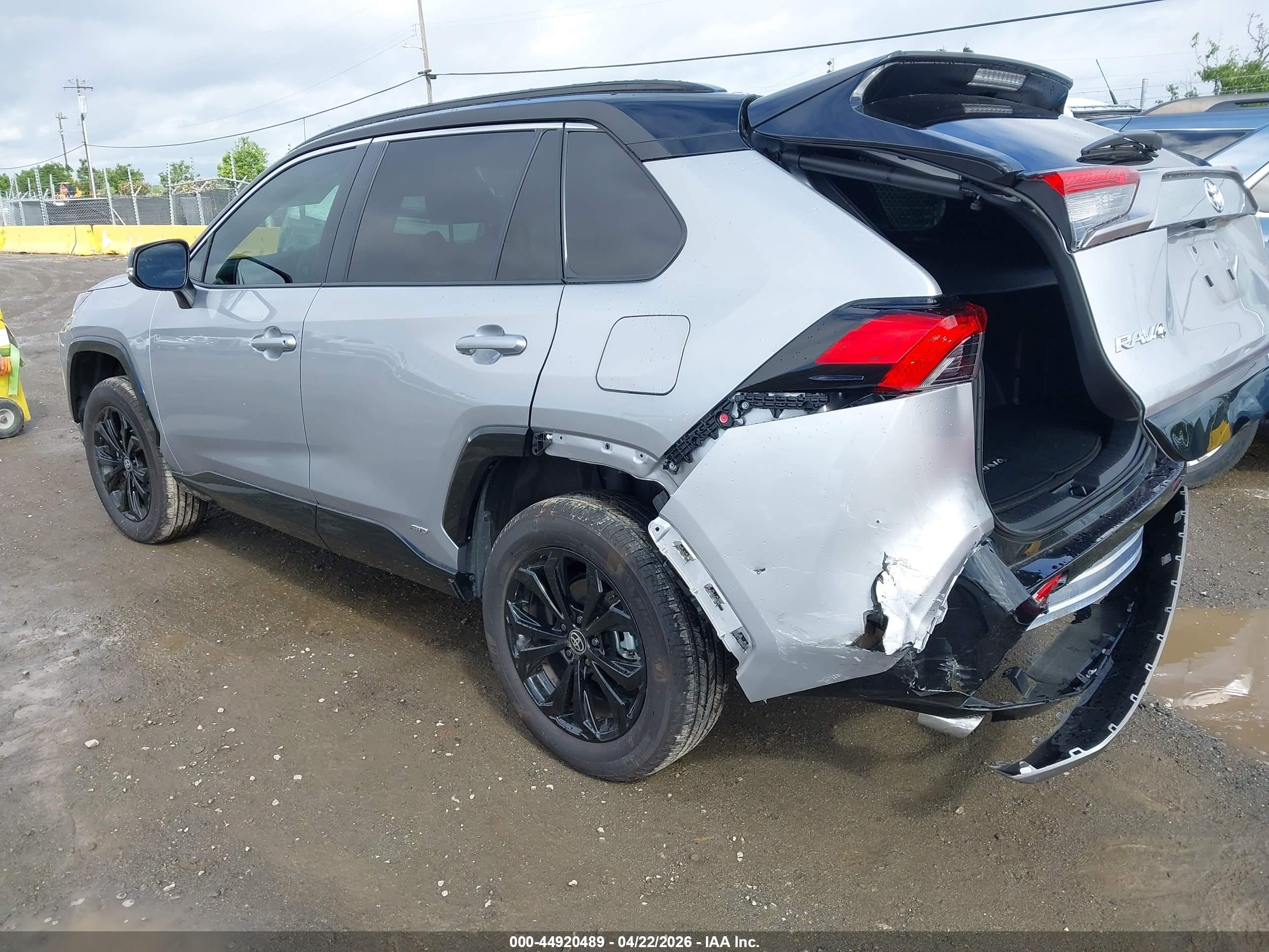 TOYOTA RAV4 image 3