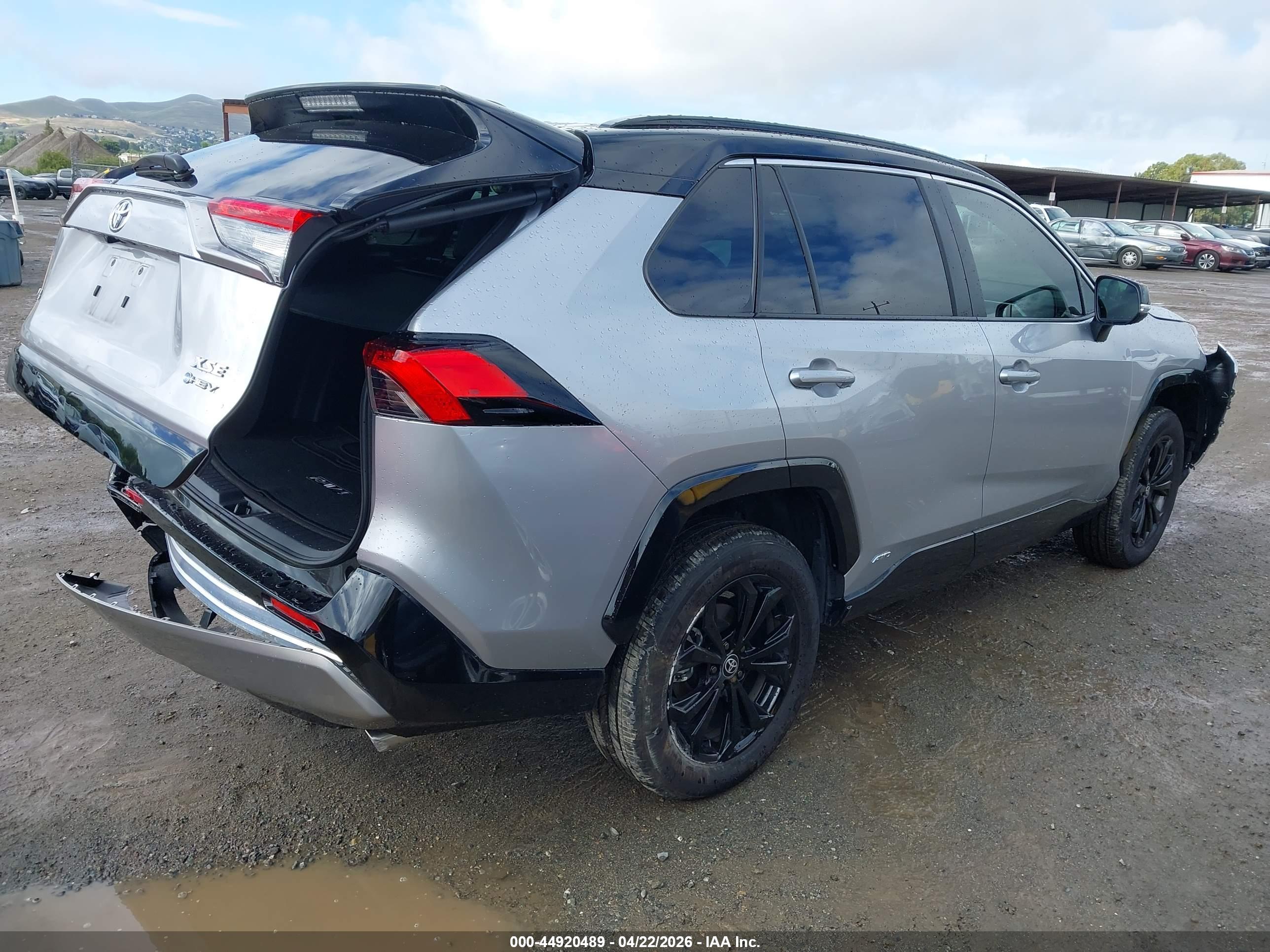 TOYOTA RAV4 image 4