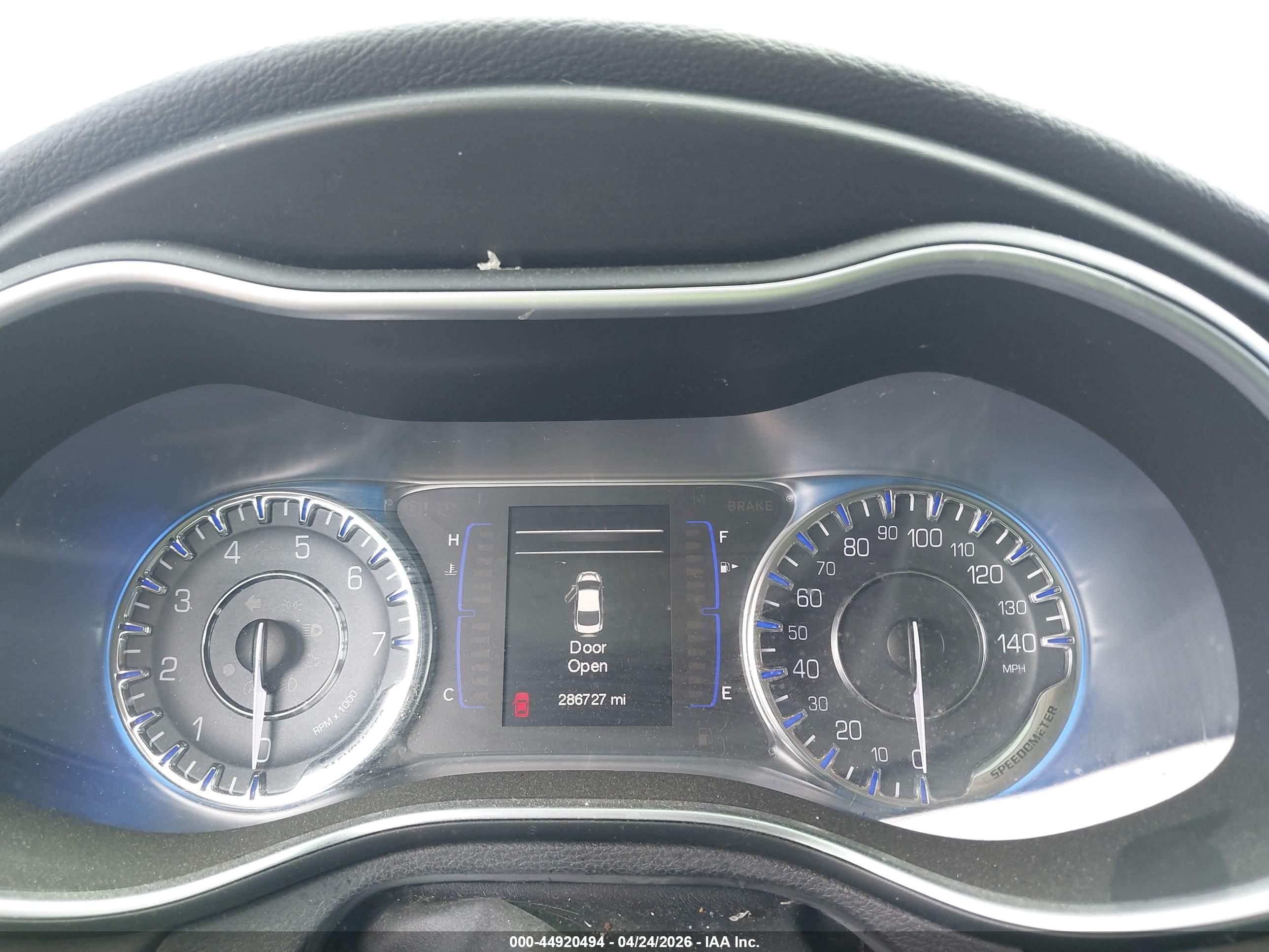 CHRYSLER 200 image 7