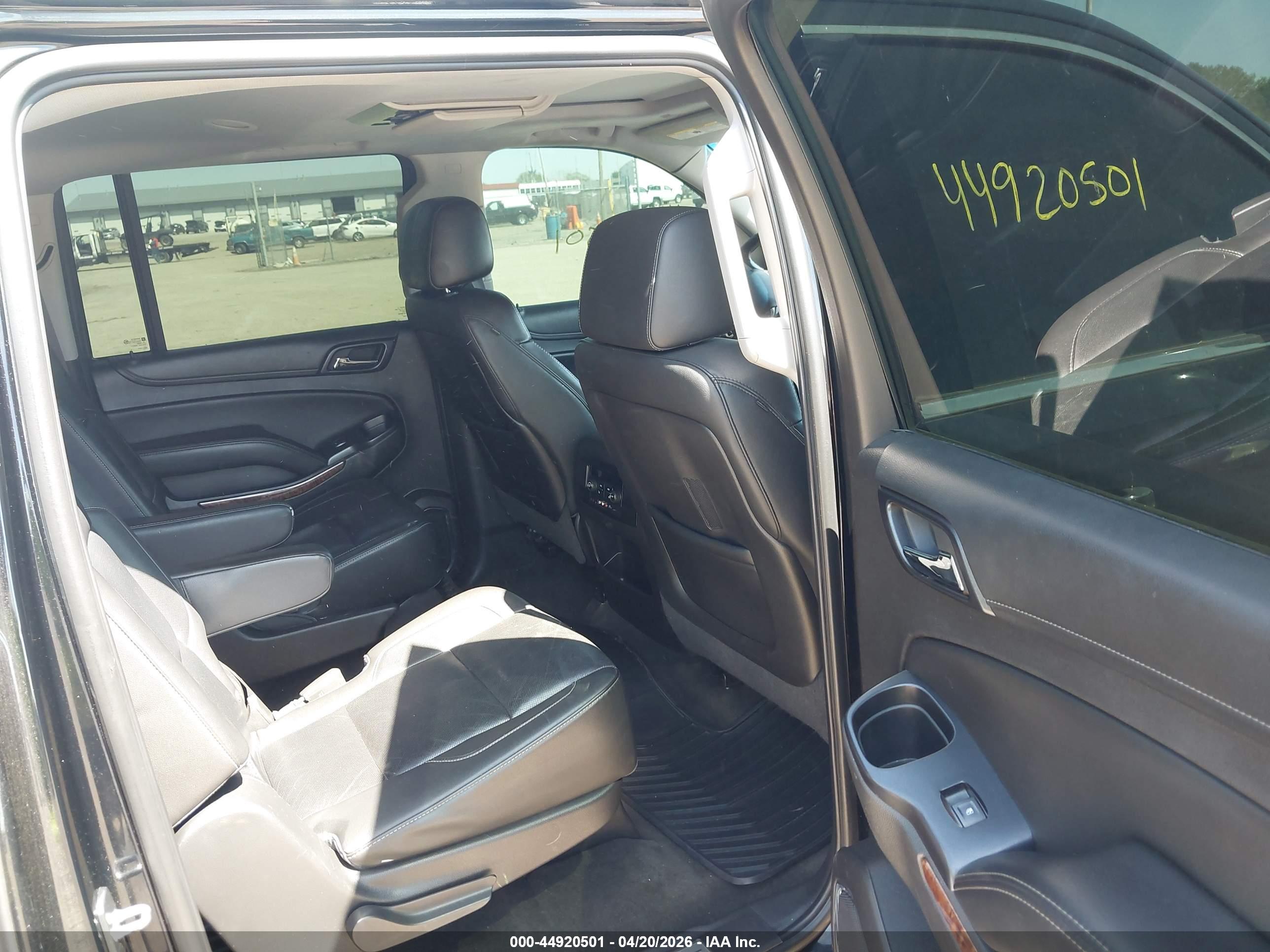 CHEVROLET SUBURBAN image 8