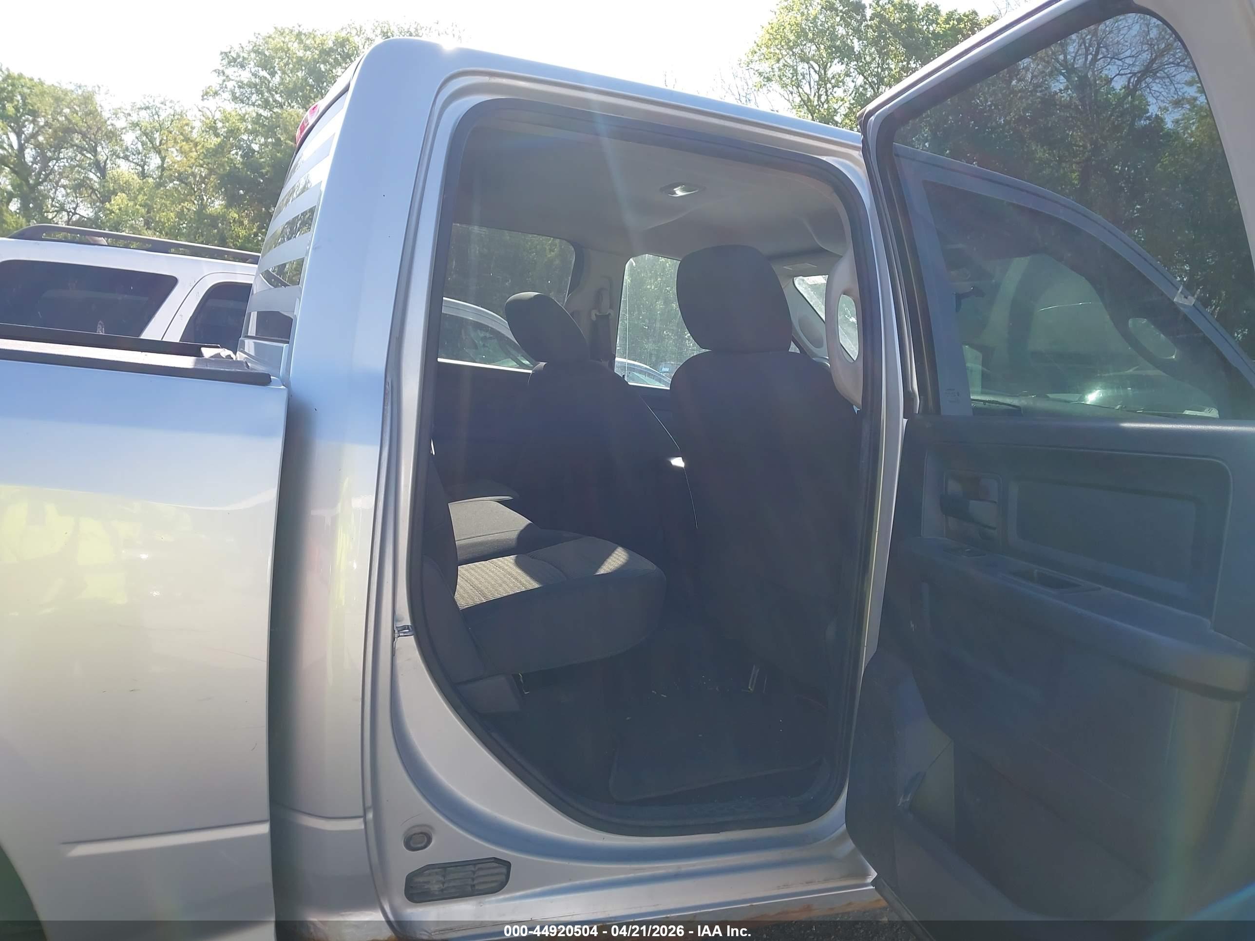 DODGE RAM image 8