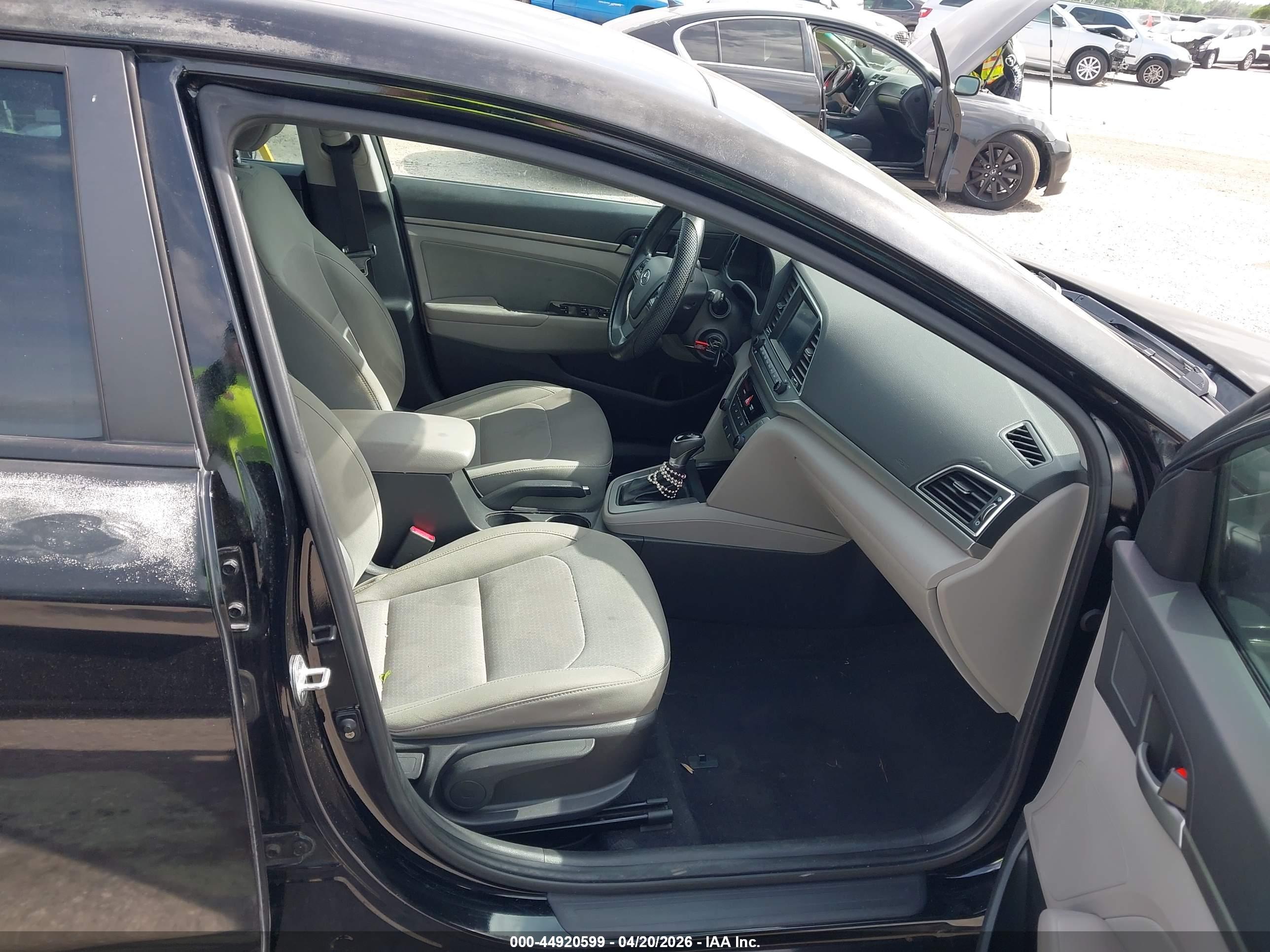 HYUNDAI ELANTRA image 5