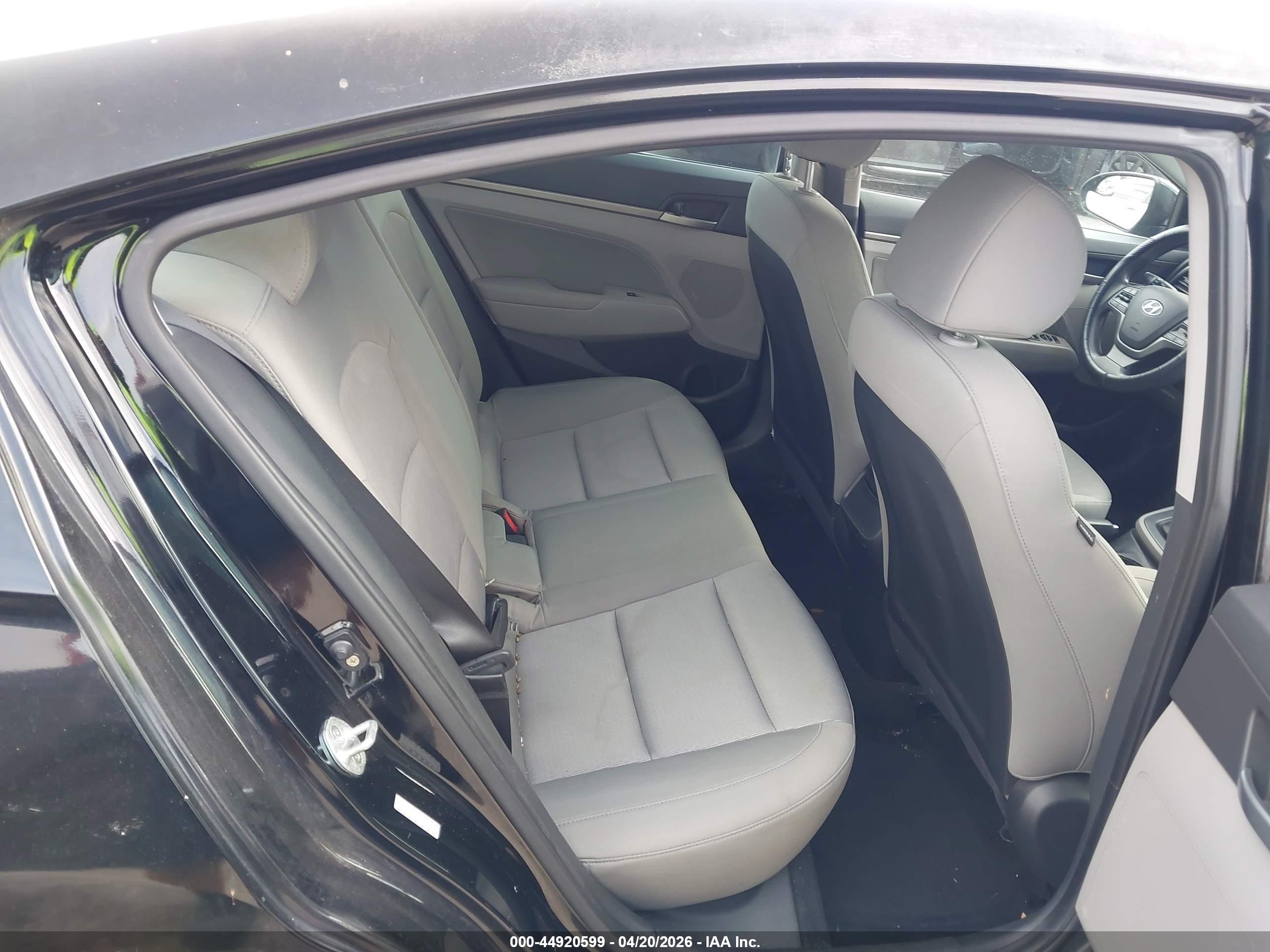 HYUNDAI ELANTRA image 8
