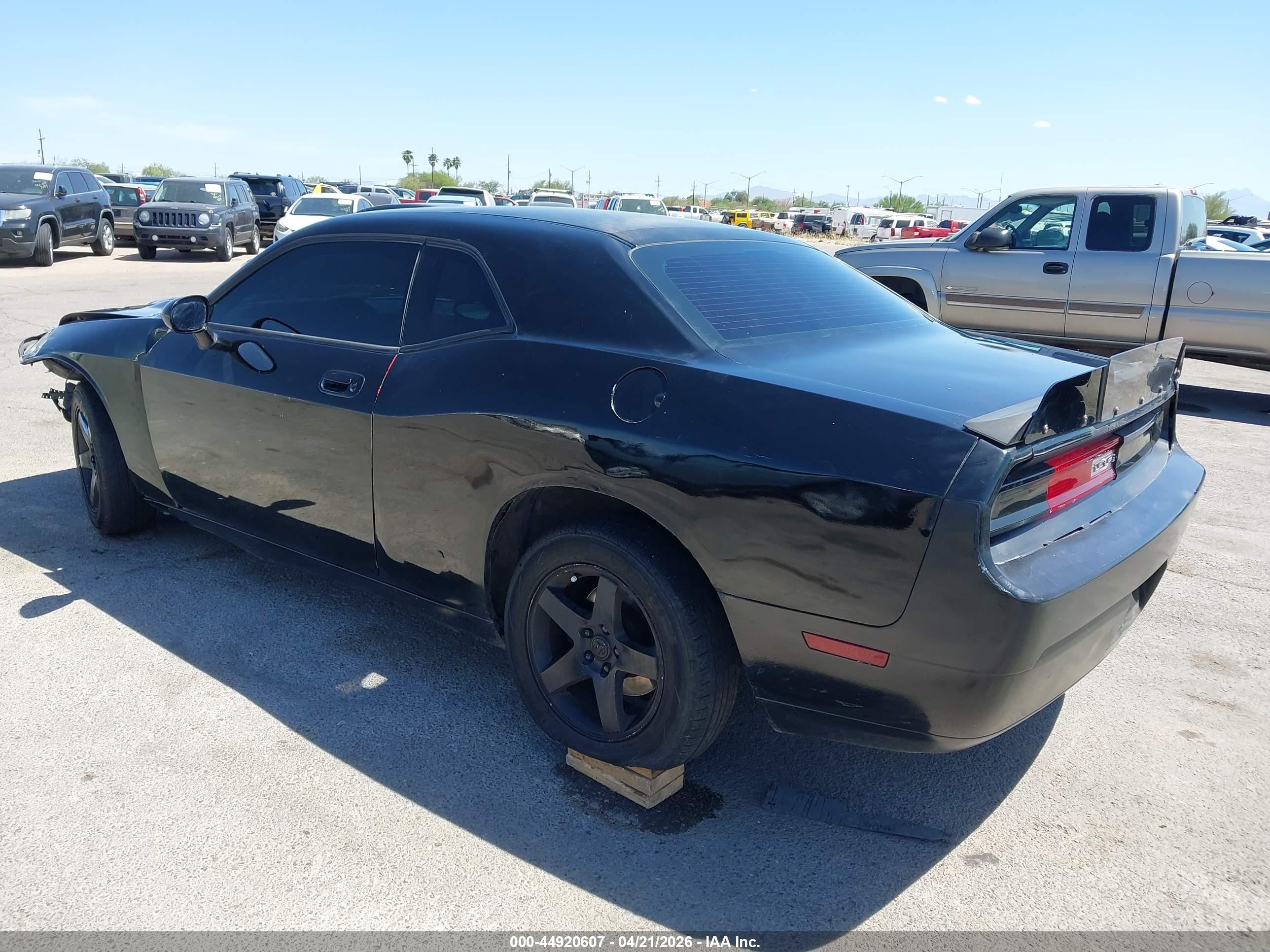DODGE CHALLENGER image 3