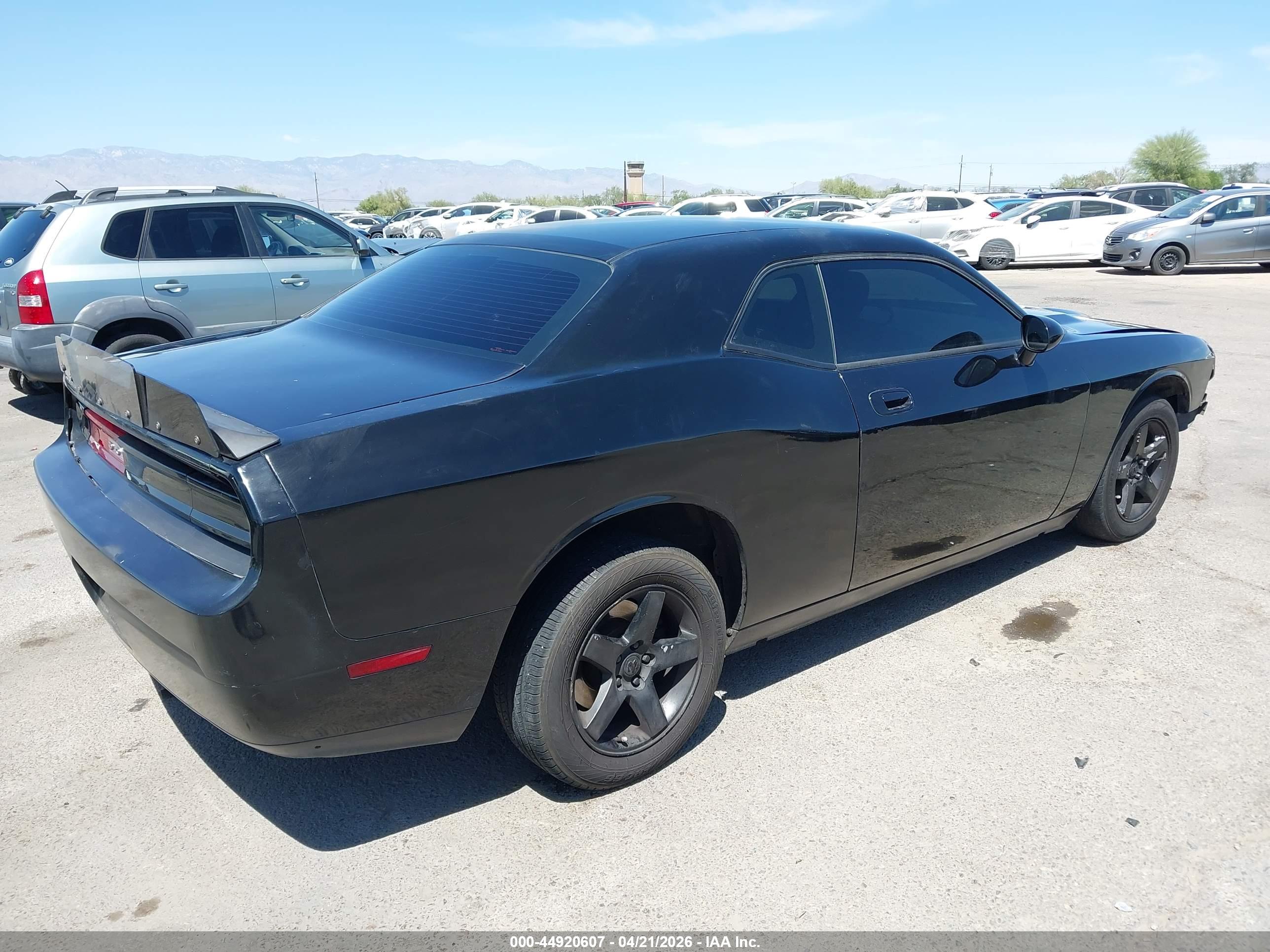DODGE CHALLENGER image 4