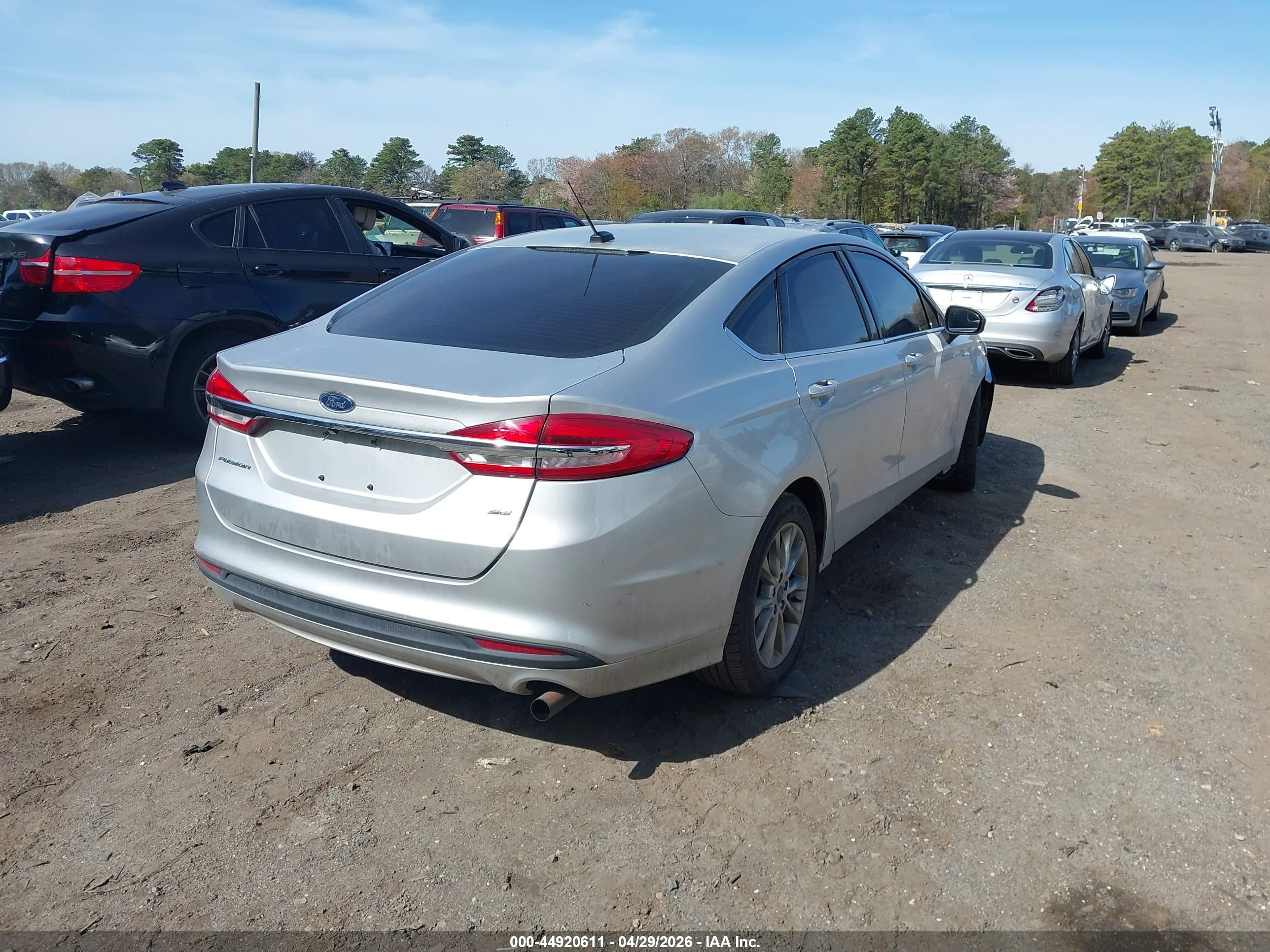 FORD FUSION image 4
