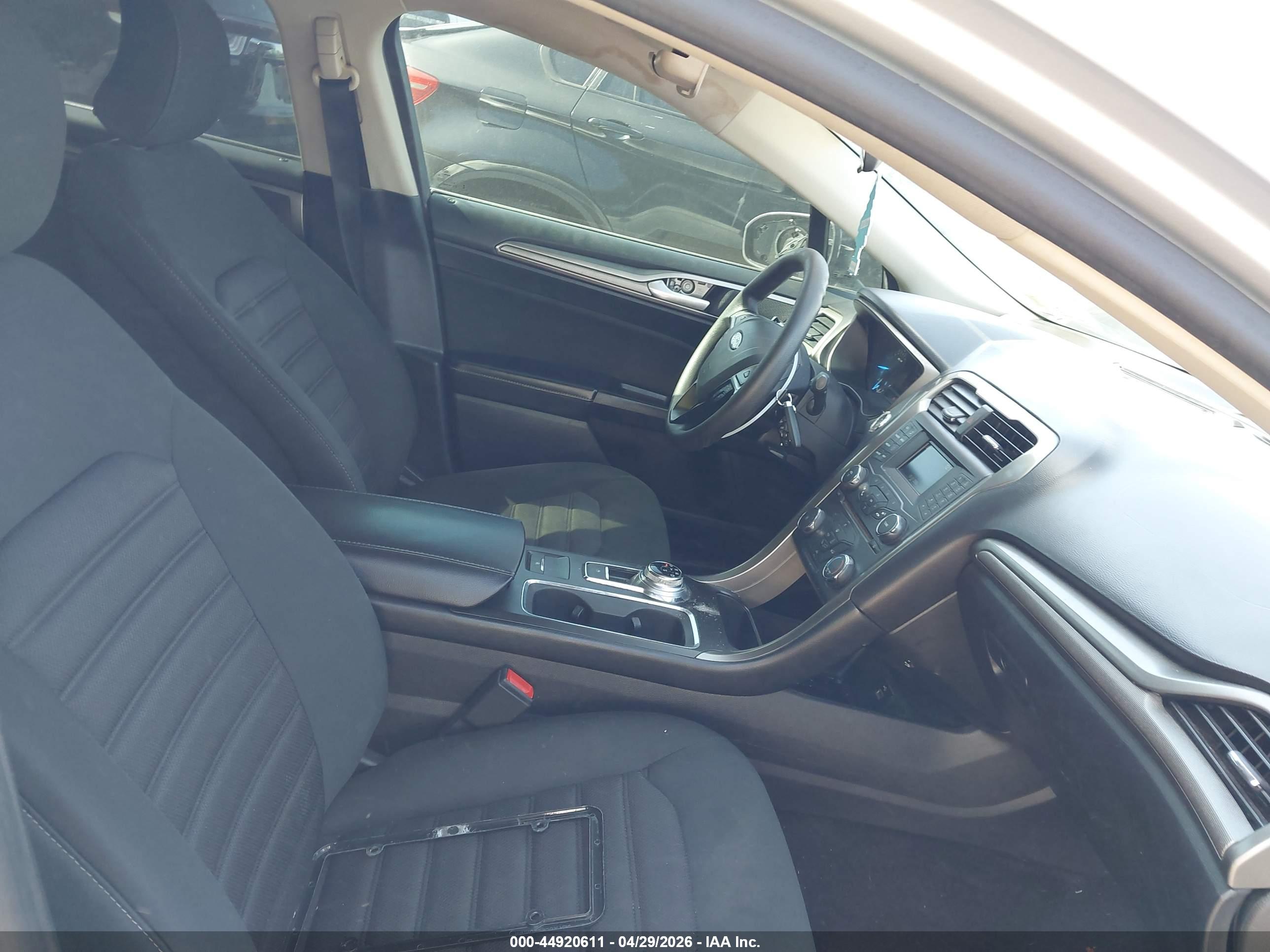 FORD FUSION image 5