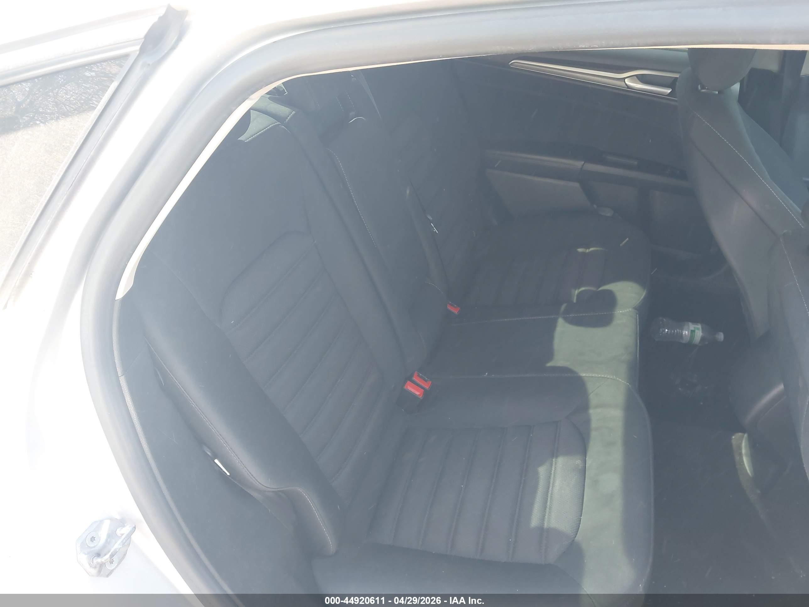 FORD FUSION image 8