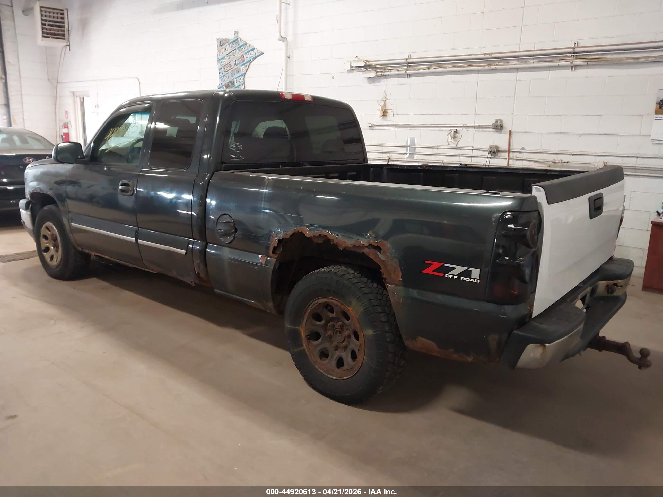 CHEVROLET SILVERADO image 3