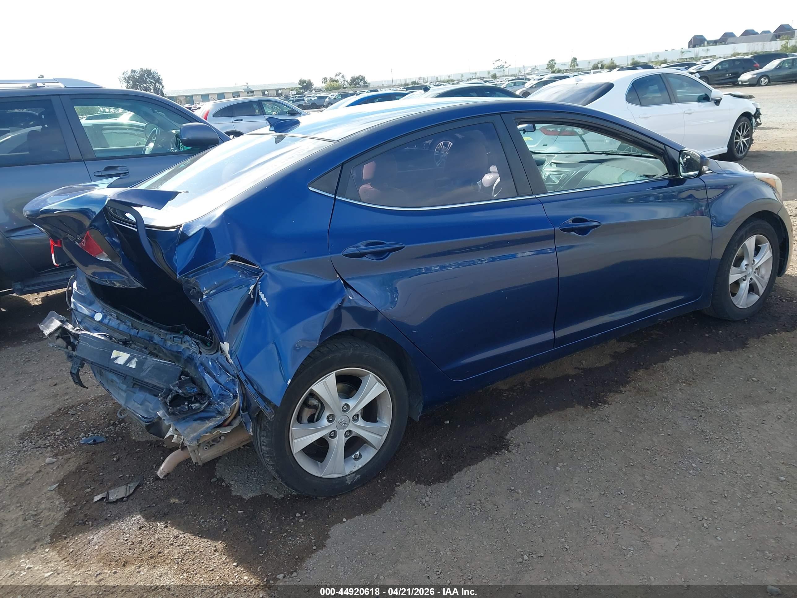 HYUNDAI ELANTRA image 4