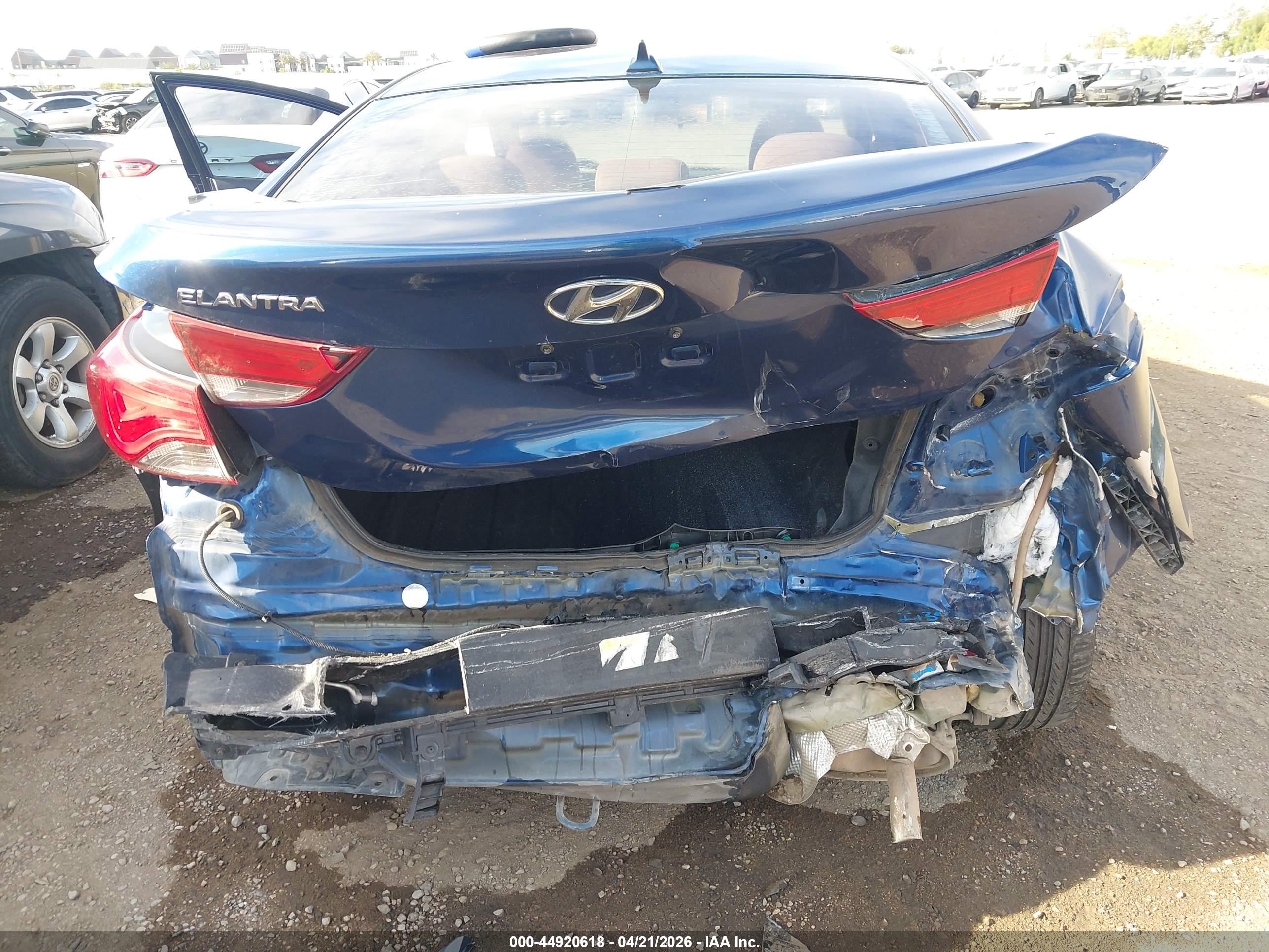 HYUNDAI ELANTRA image 6