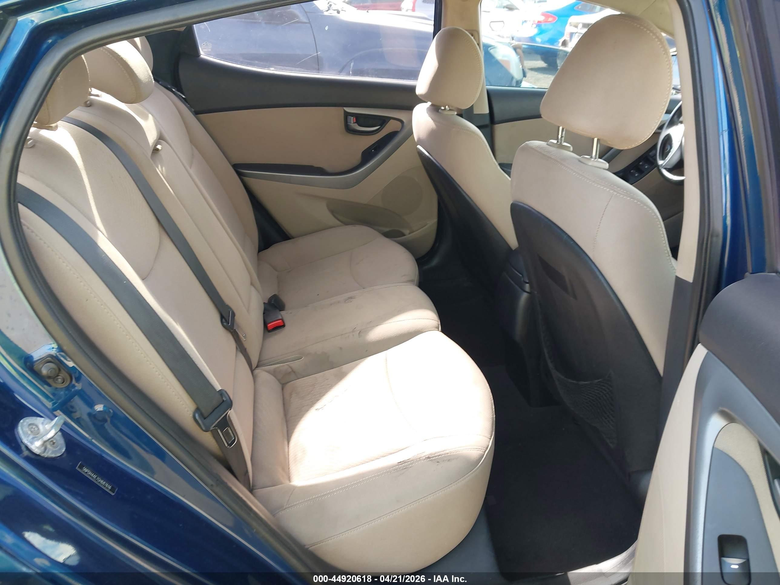 HYUNDAI ELANTRA image 8