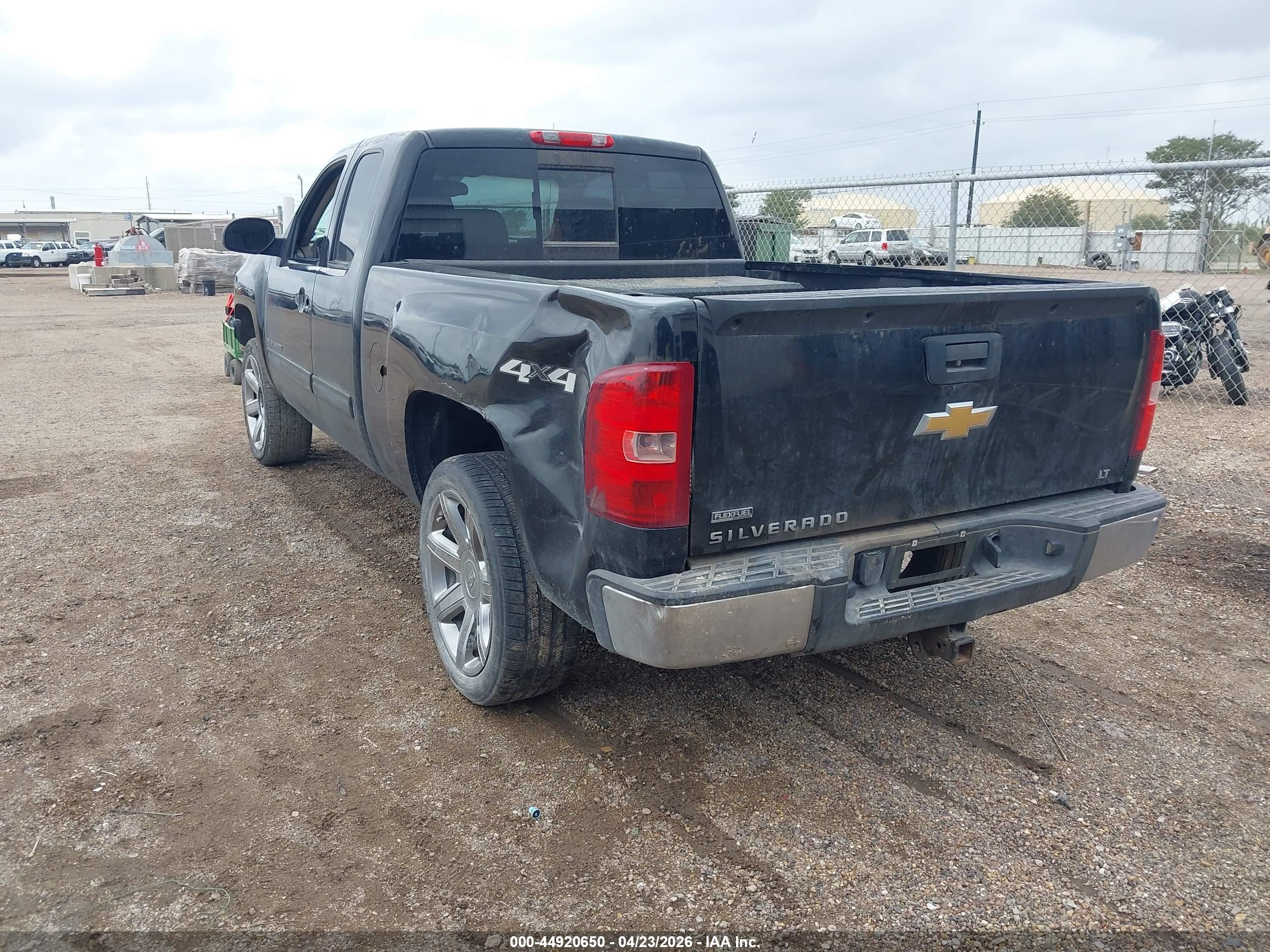 CHEVROLET SILVERADO image 3