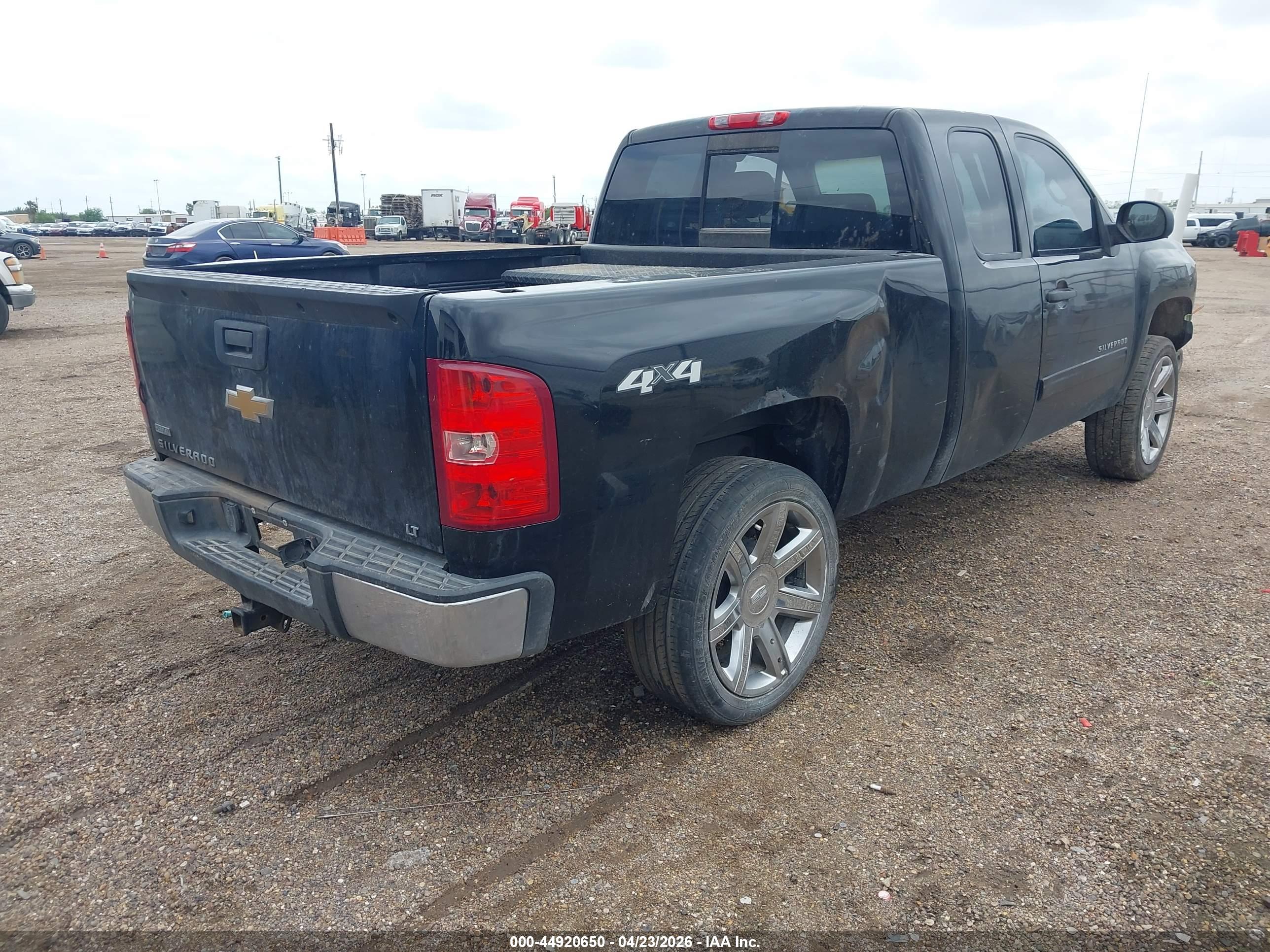 CHEVROLET SILVERADO image 4