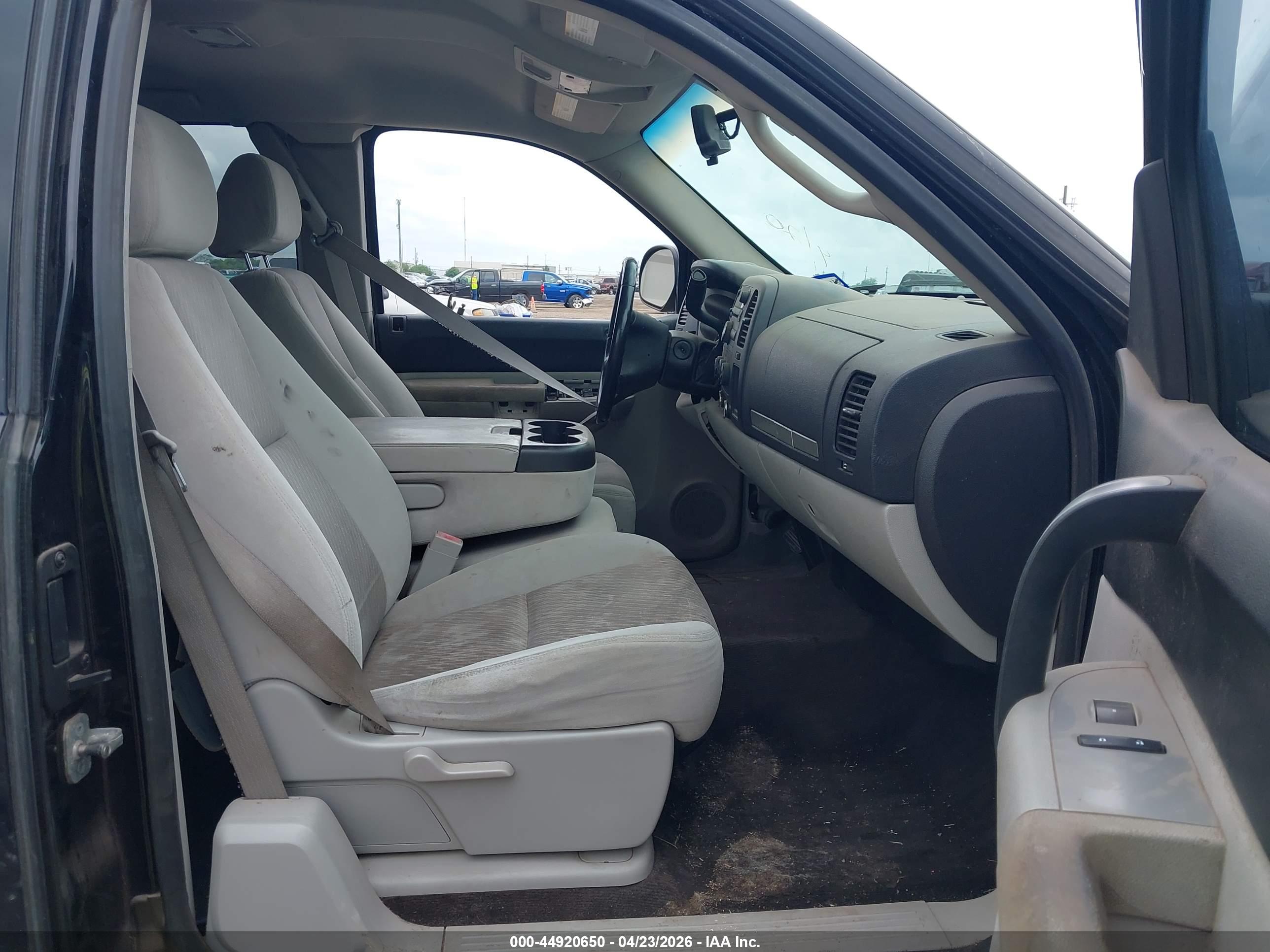 CHEVROLET SILVERADO image 5