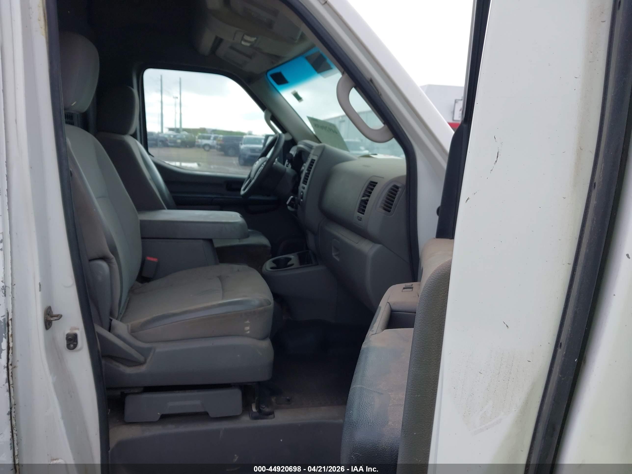 NISSAN NV image 5