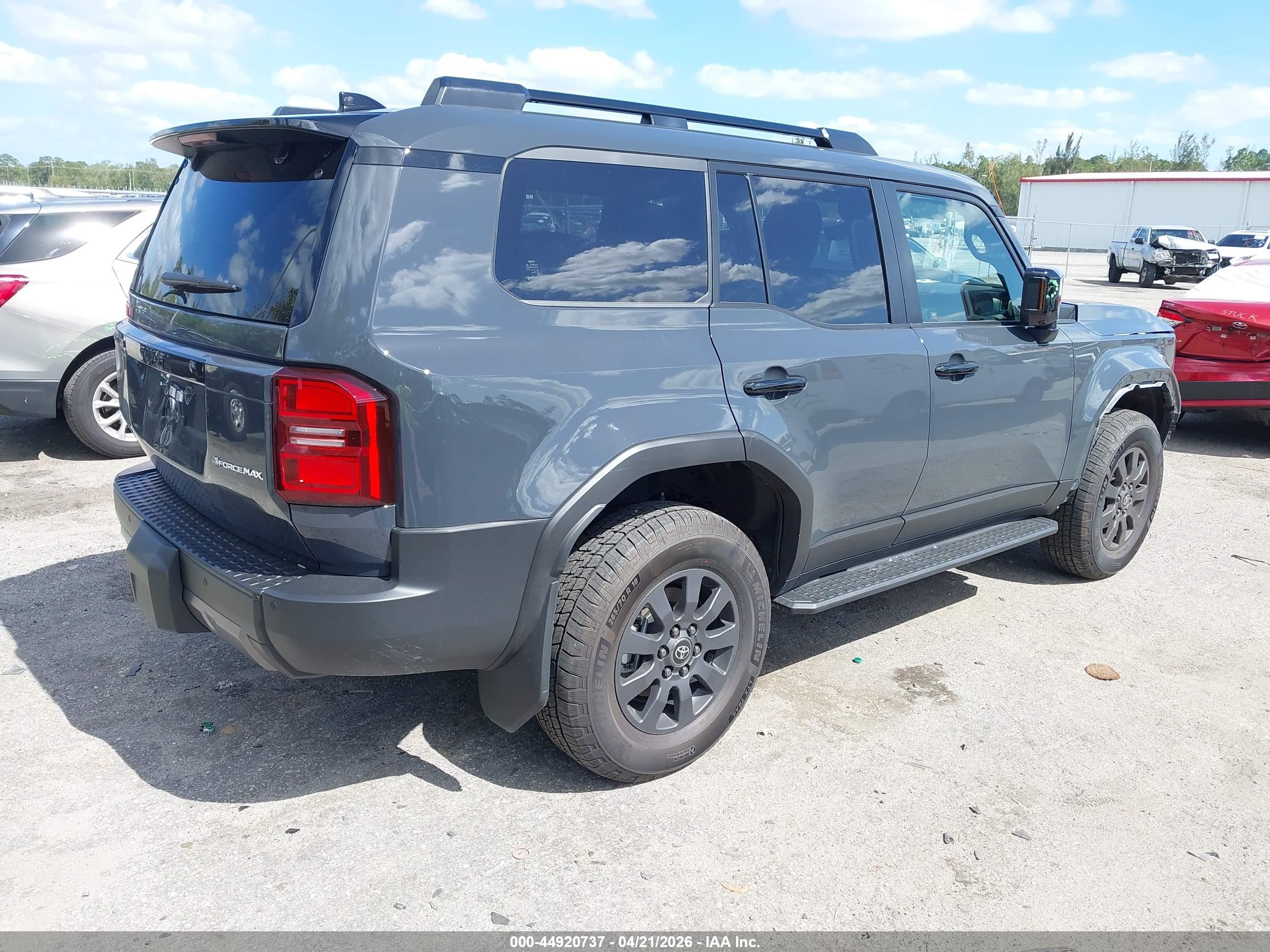 TOYOTA LAND image 4