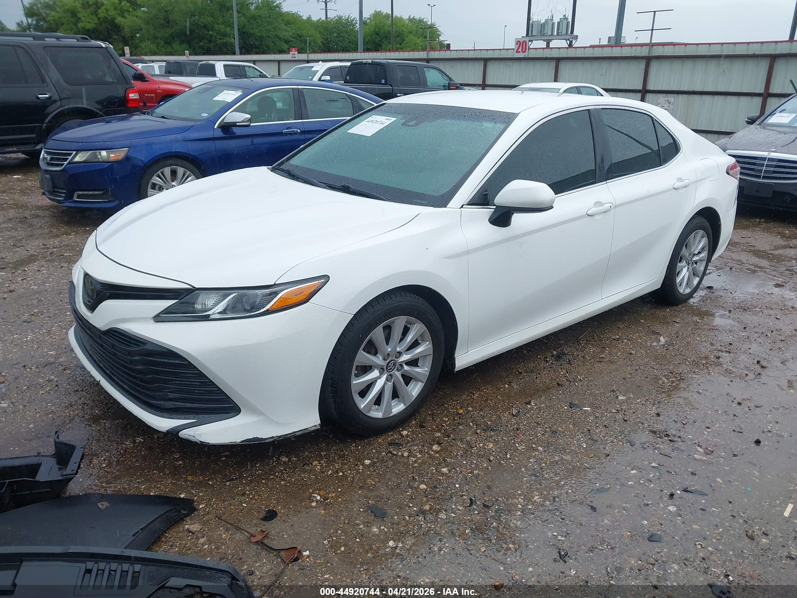 TOYOTA CAMRY image 2