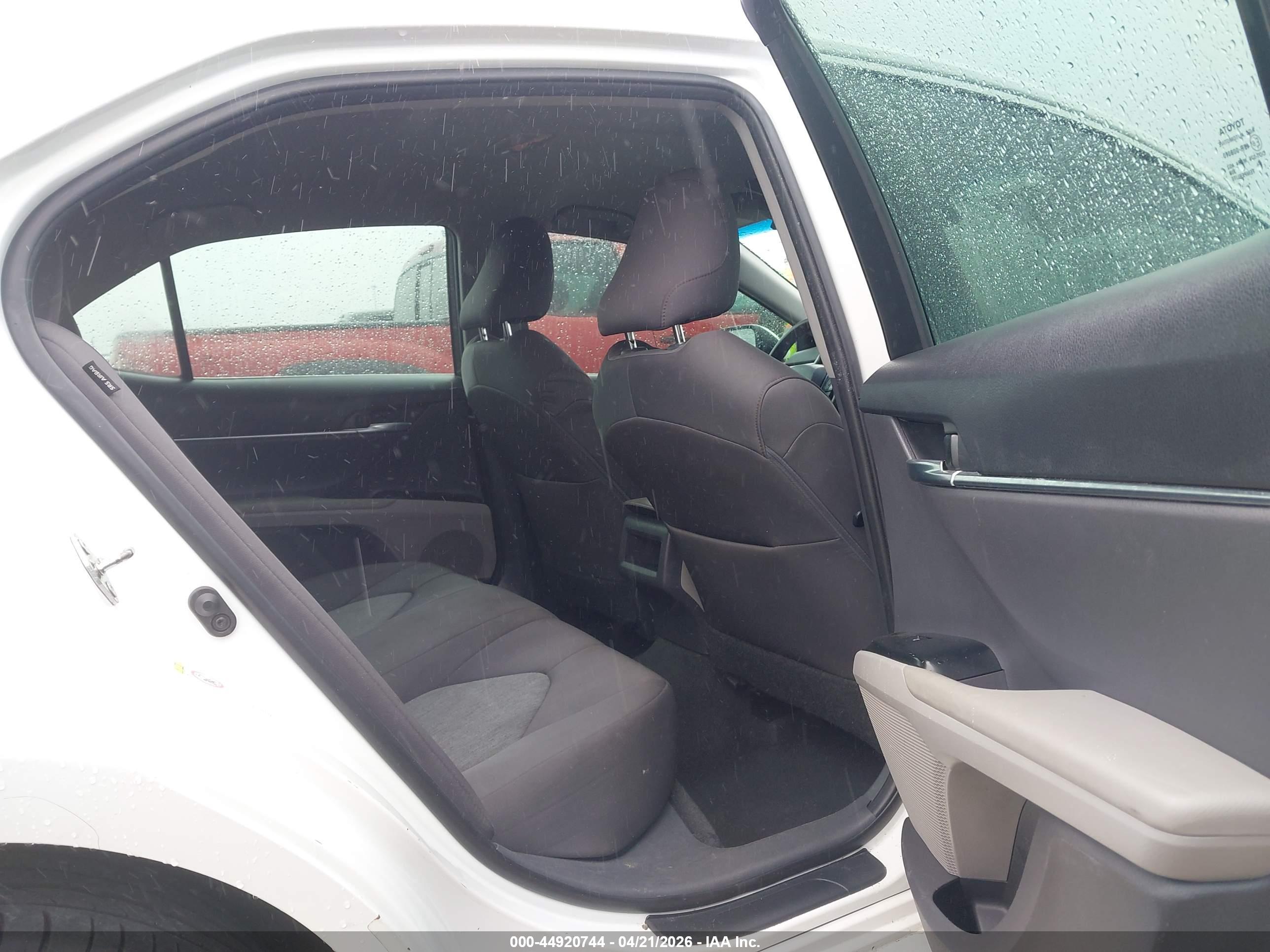 TOYOTA CAMRY image 8