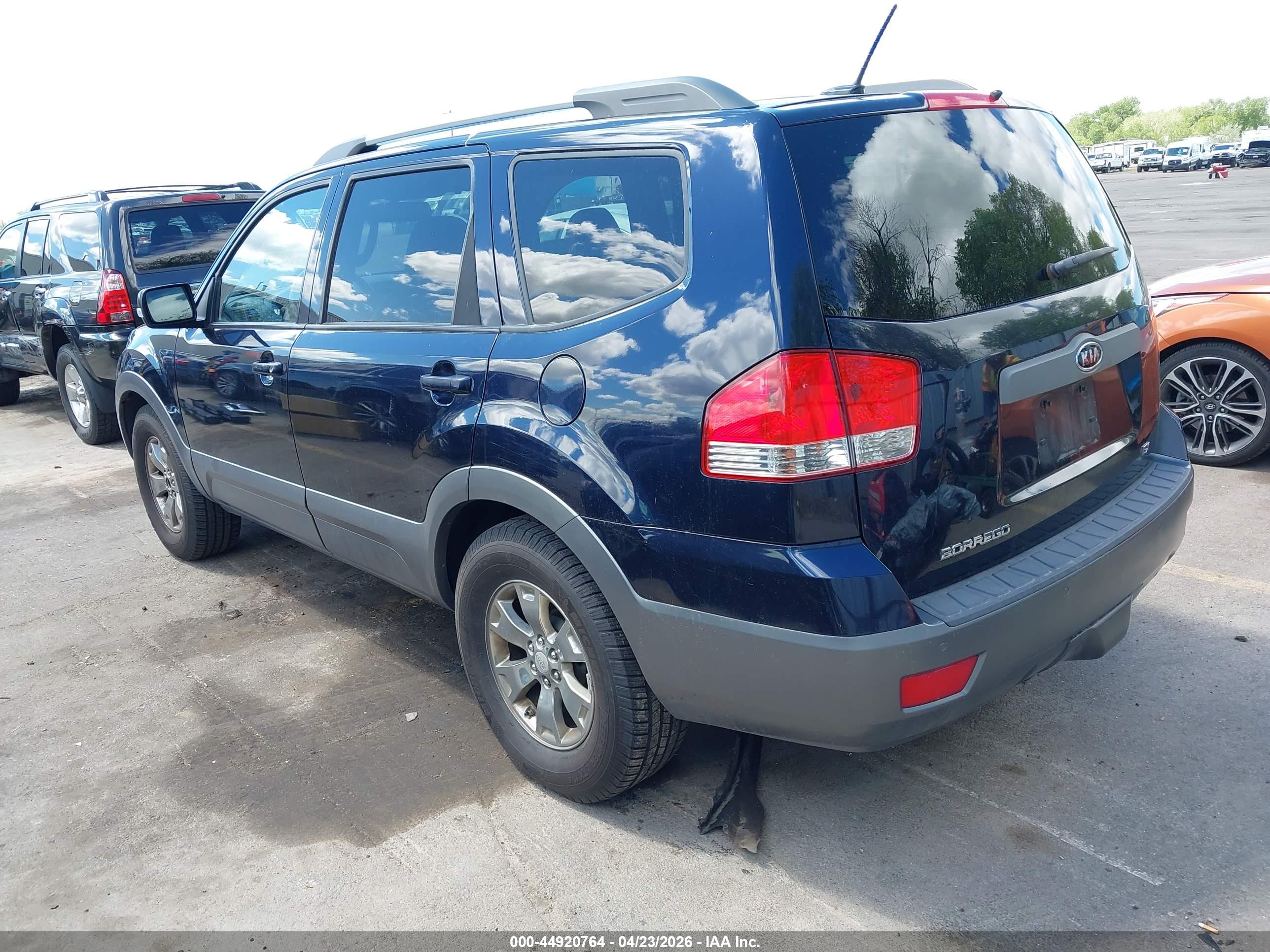 KIA BORREGO image 3