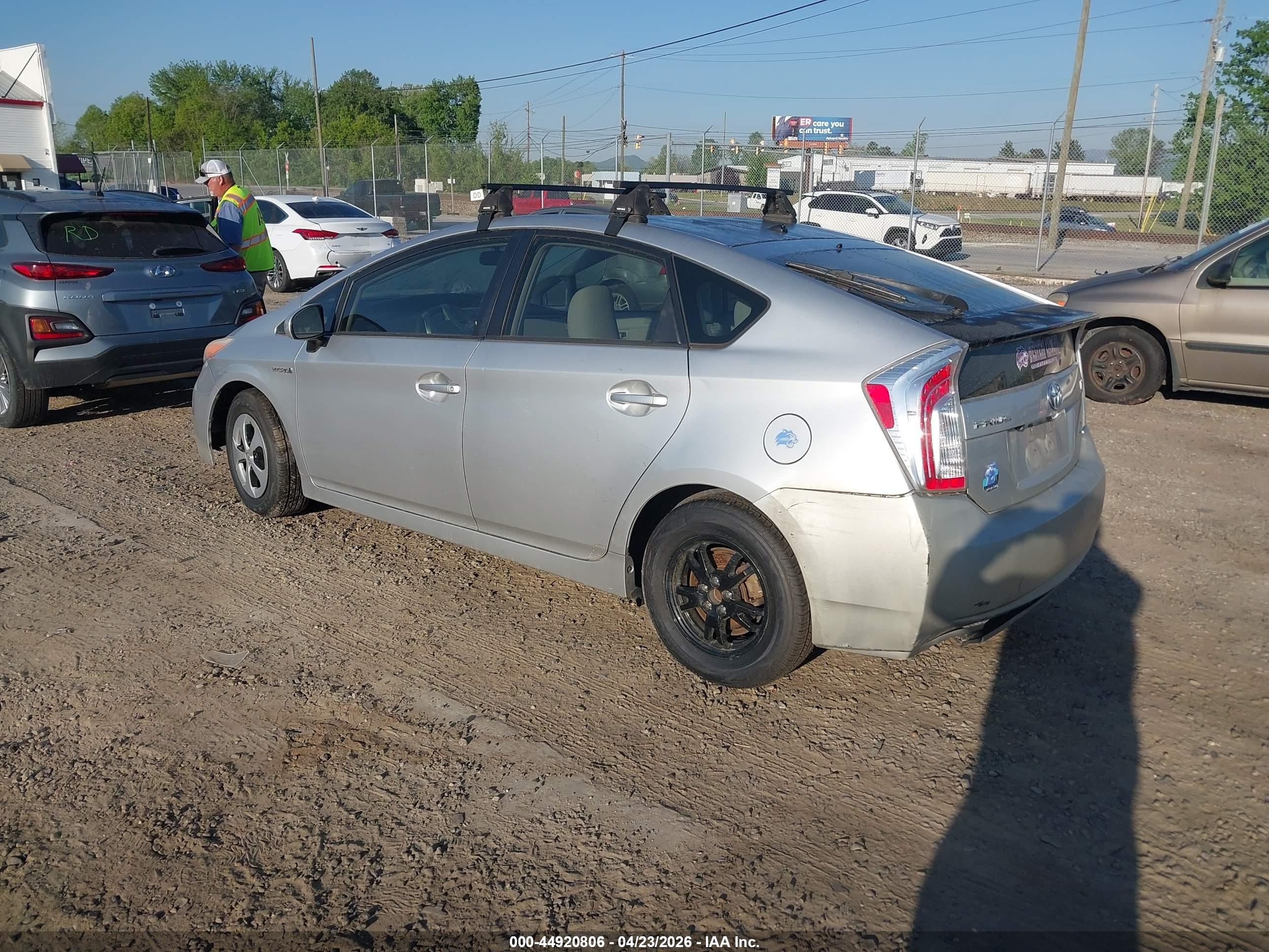 TOYOTA PRIUS image 3
